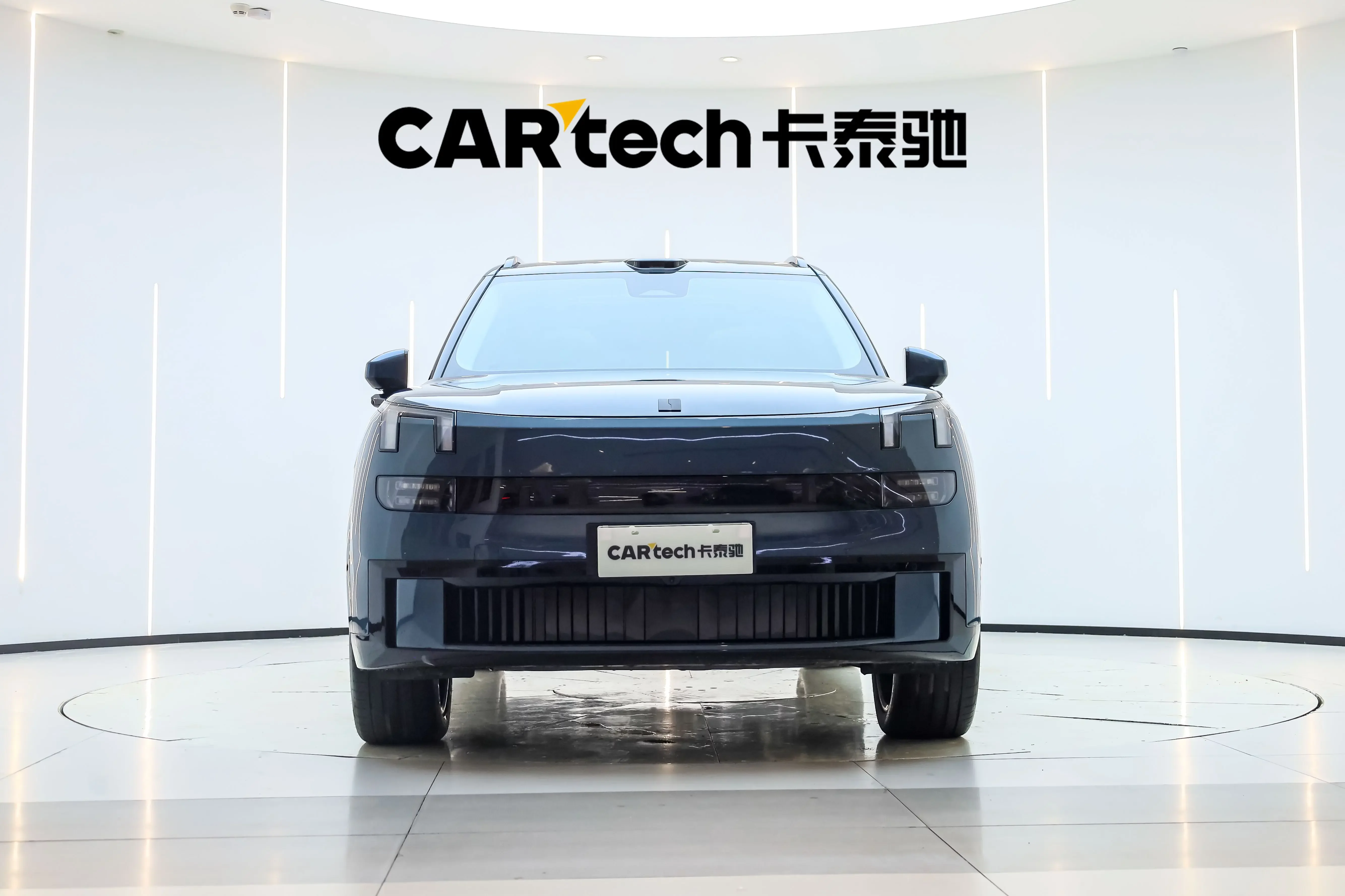 Lynk & Co 900