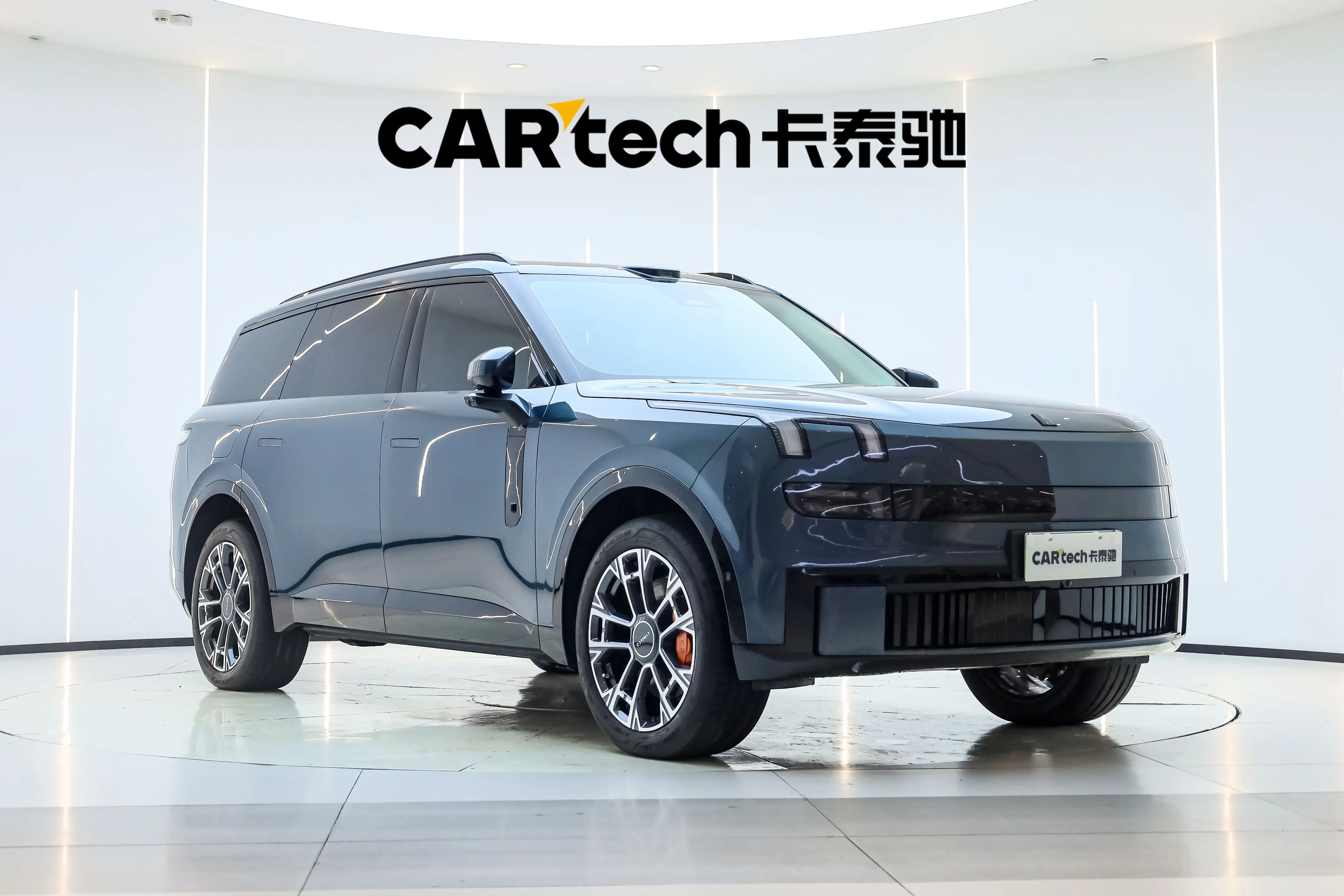 Lynk & Co 900