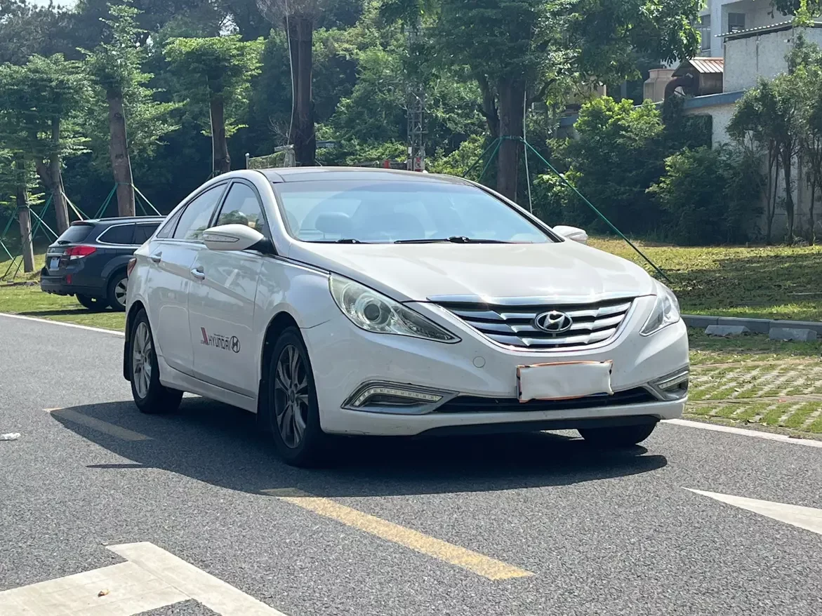 Hyundai sonata eight