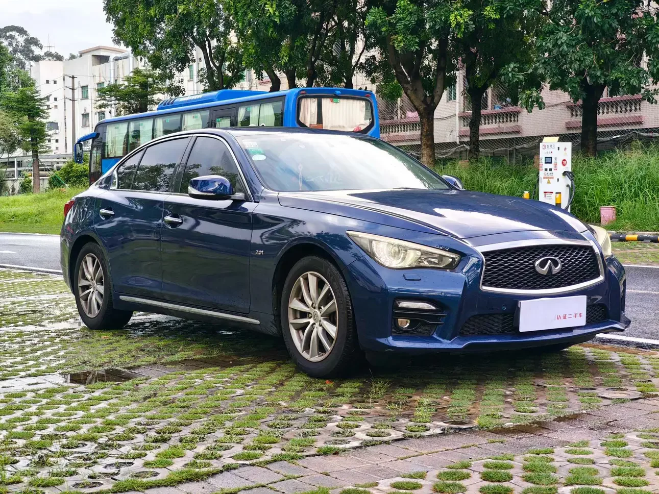 Infiniti Q50L