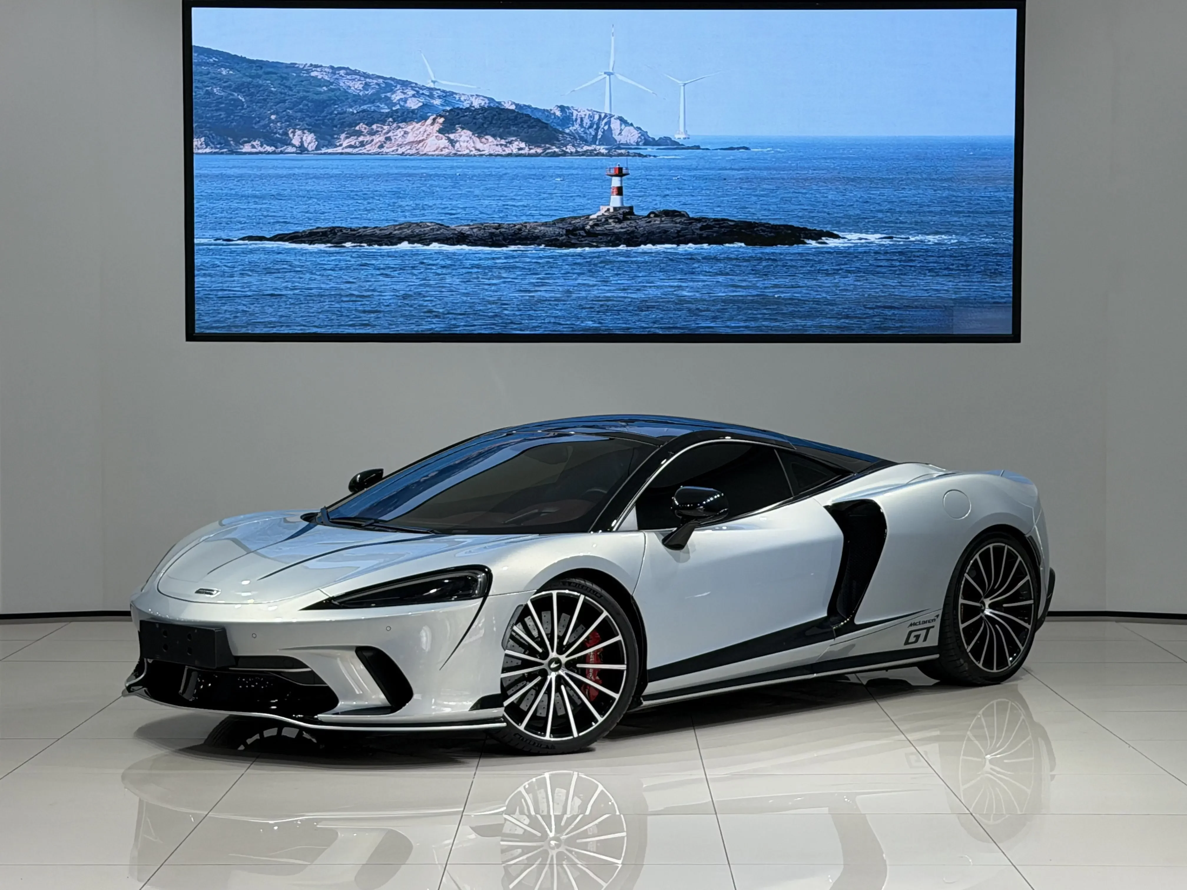 McLaren GT