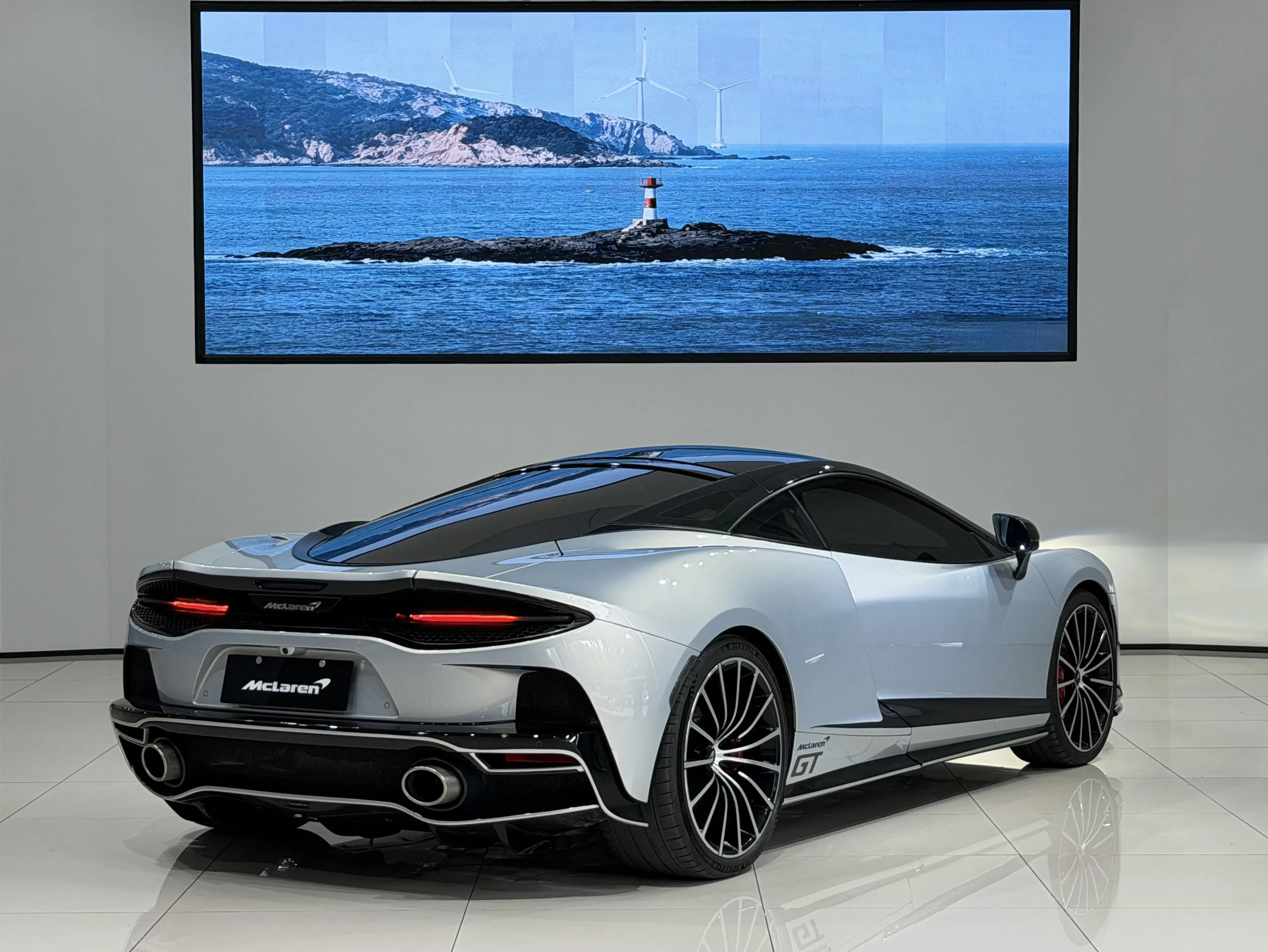 McLaren GT
