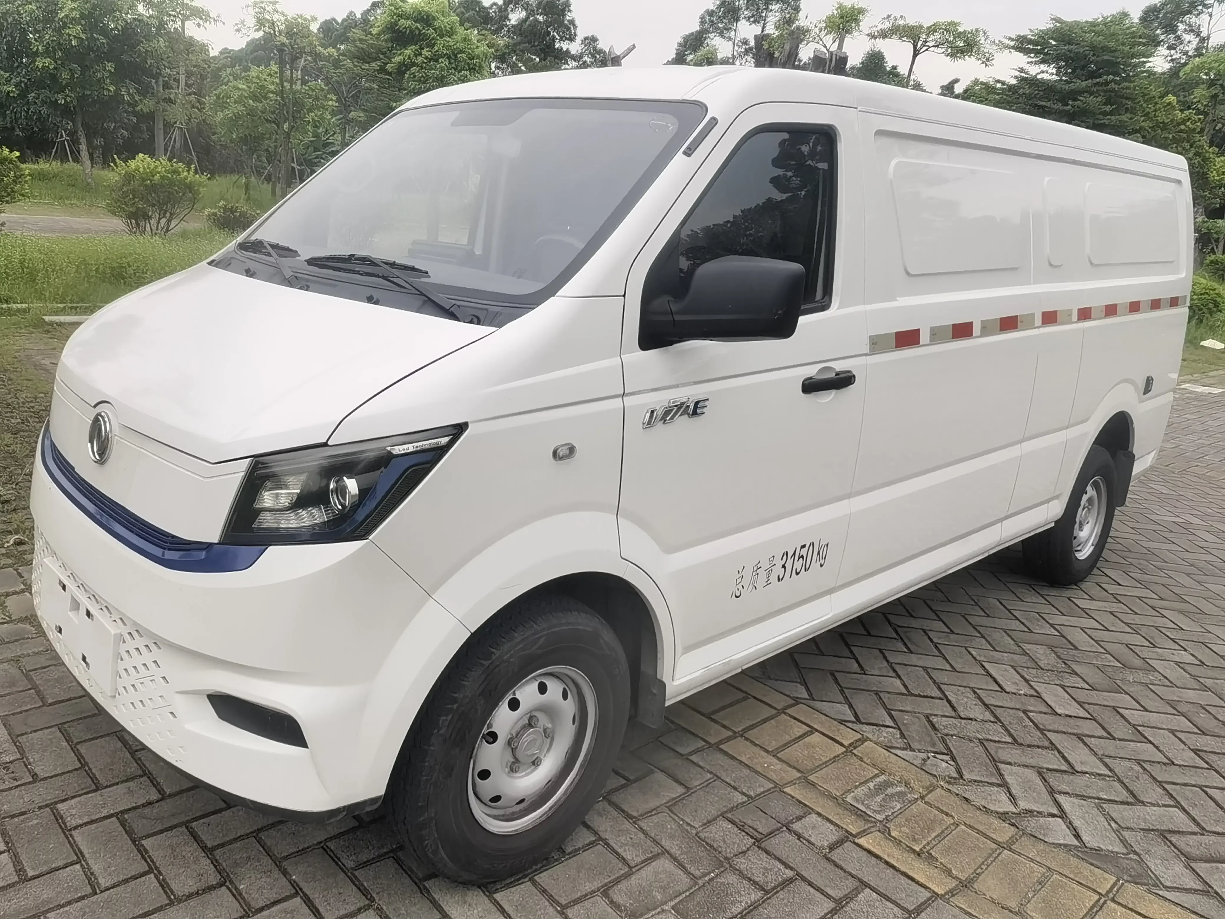 Dongfeng Yufeng EM27