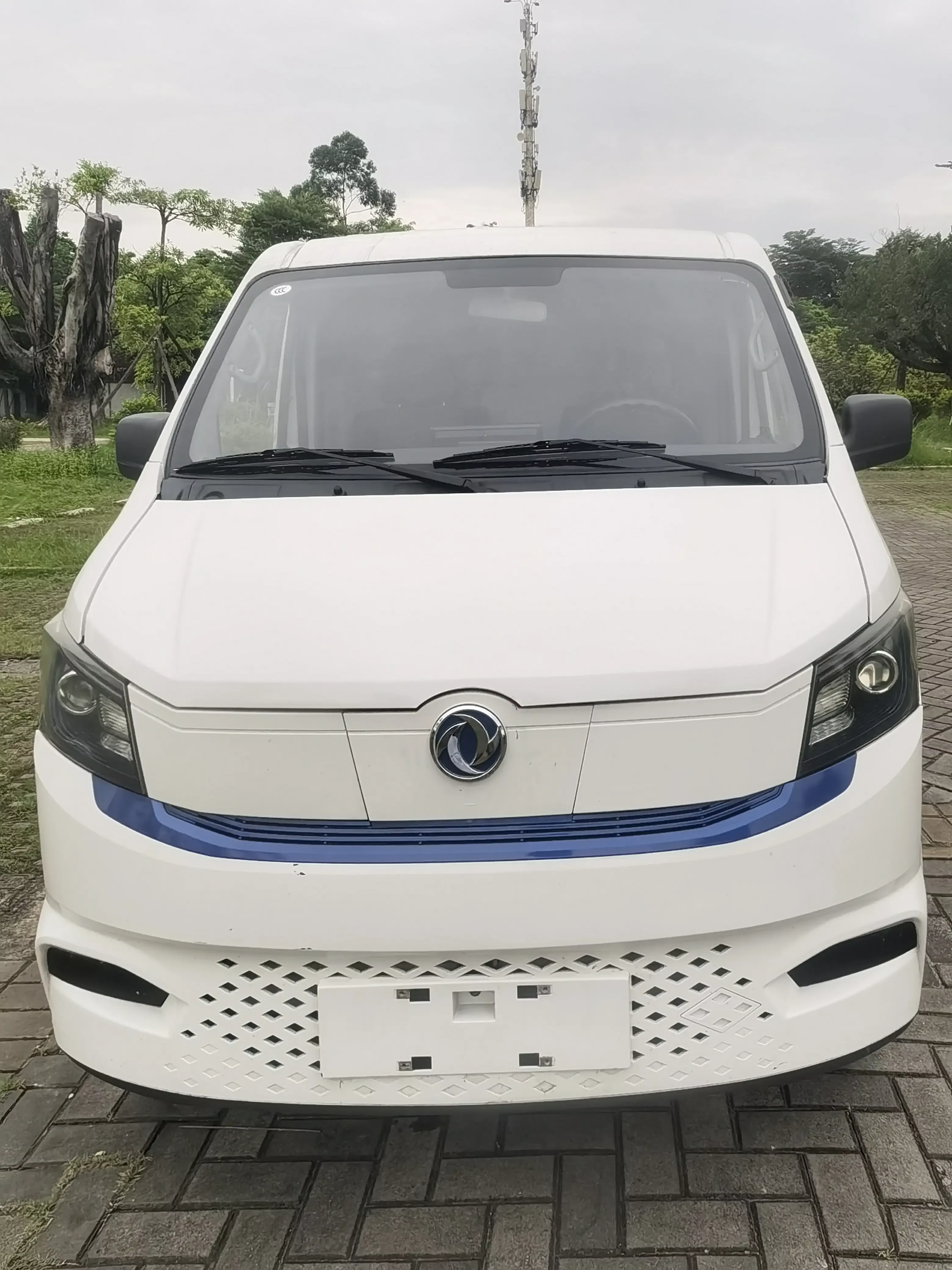 Dongfeng Yufeng EM27