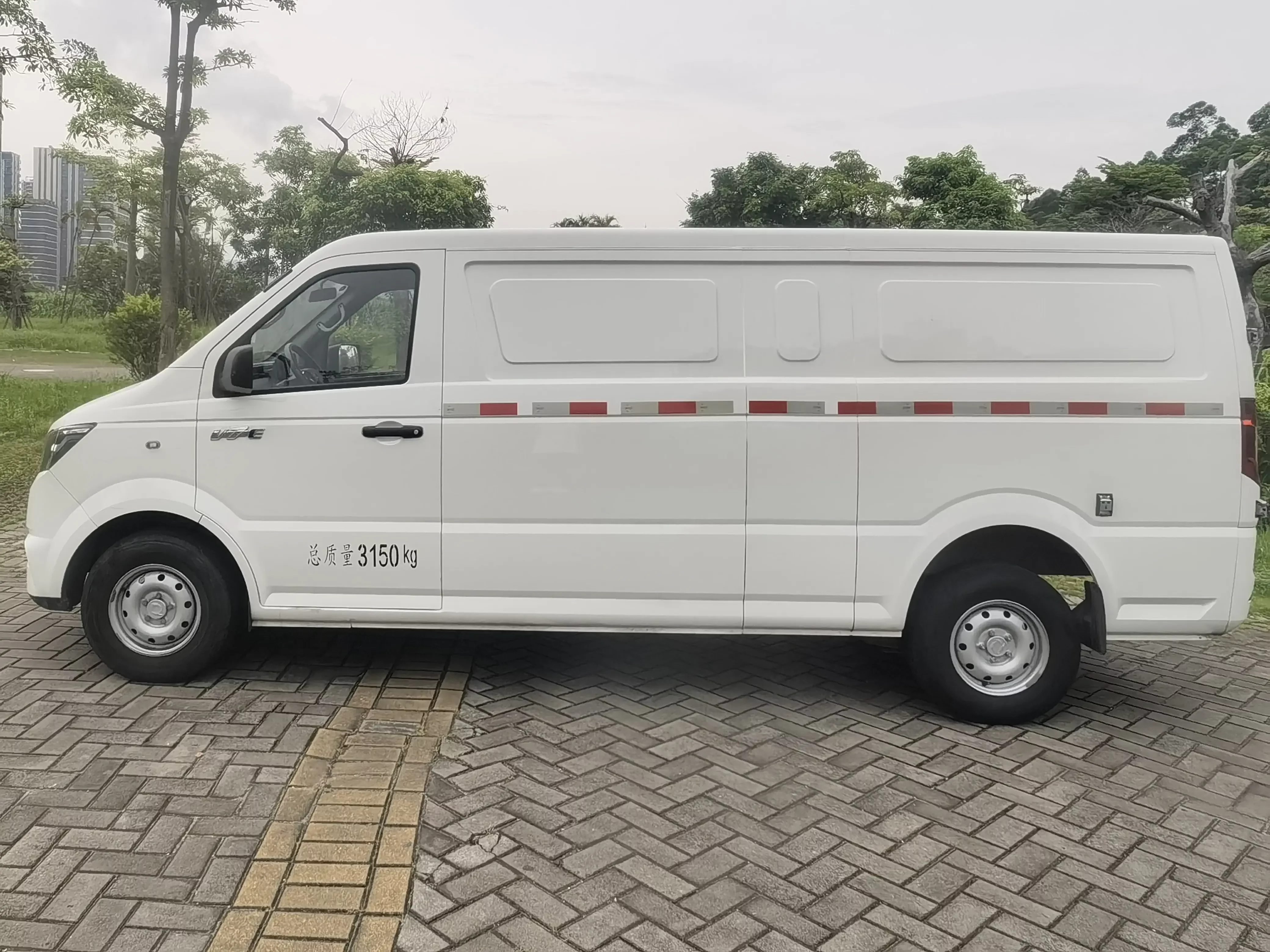 Dongfeng Yufeng EM27