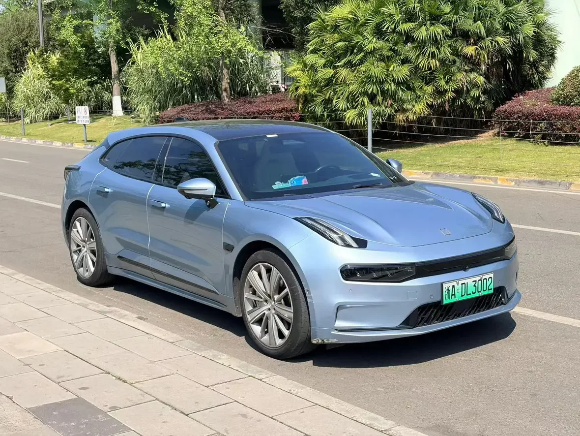 ZEEKR 001