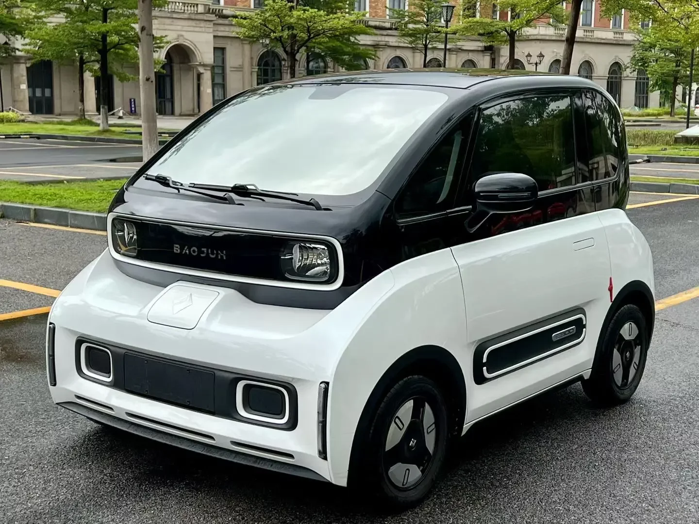 Baojun E300
