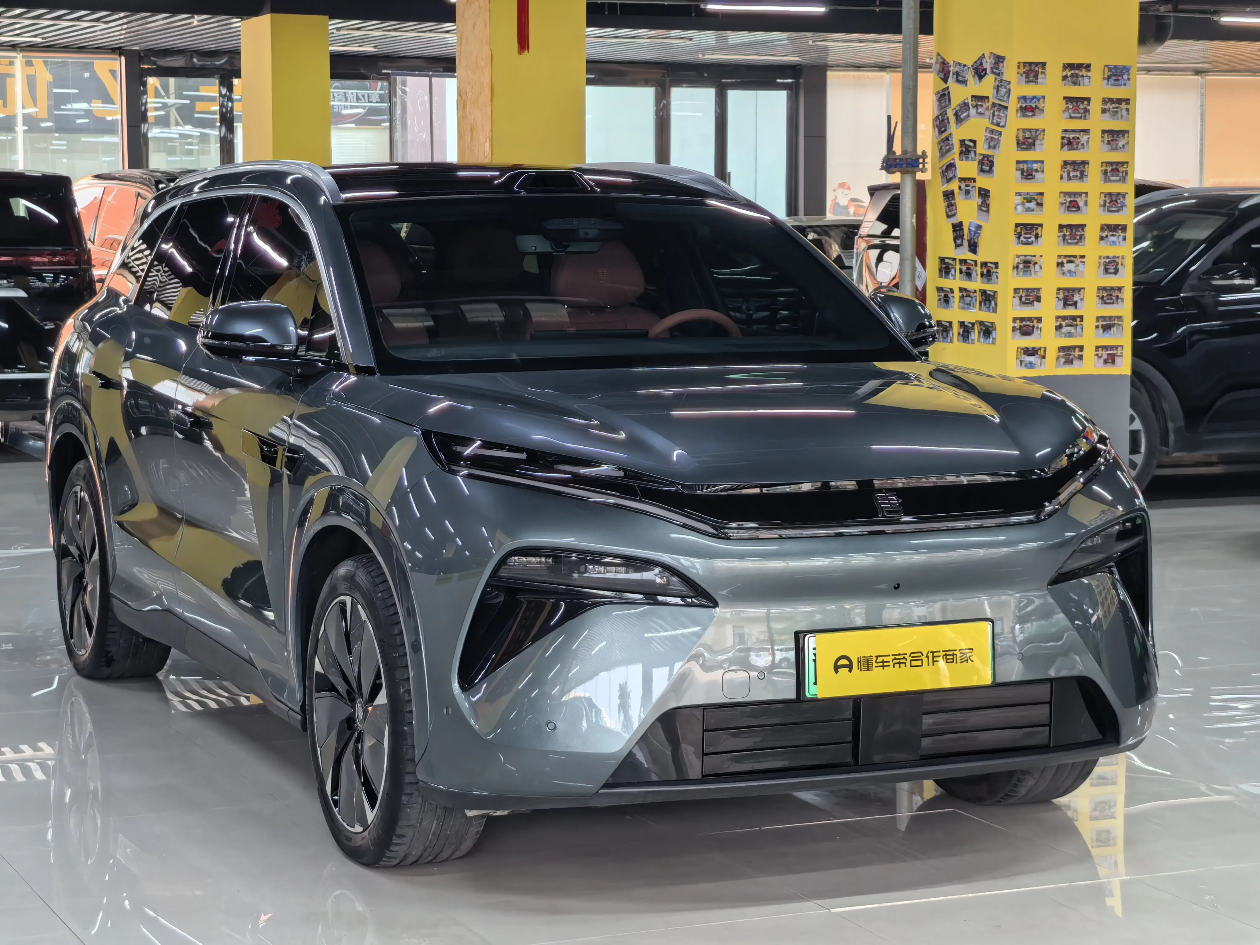 BYD Tang L EV