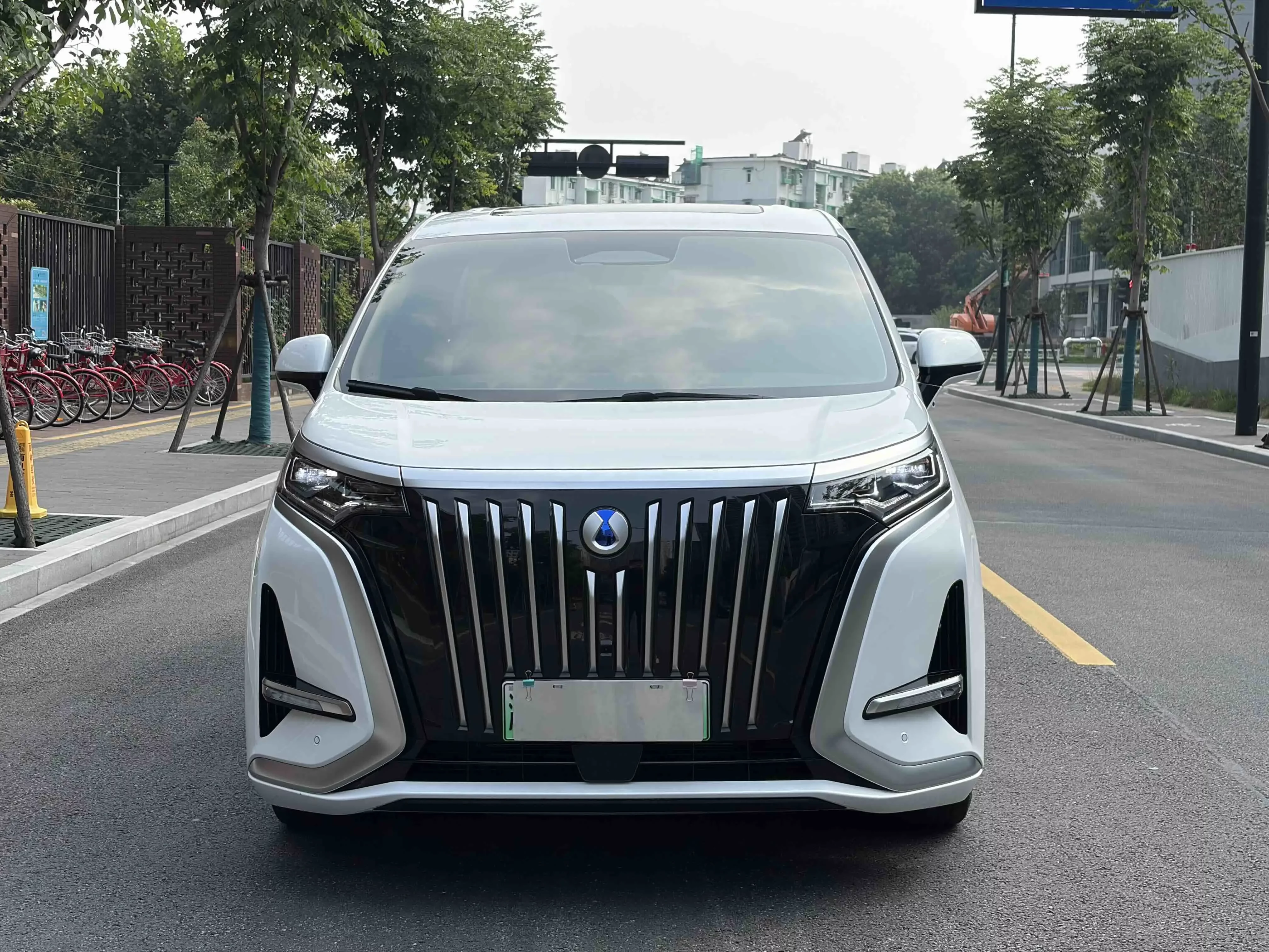 Denza D9 EV