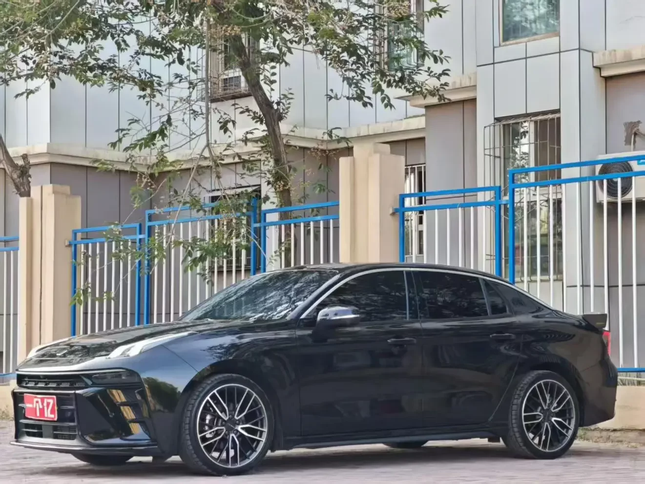 Lynk & Co 03