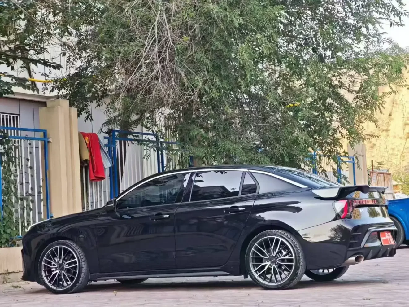 Lynk & Co 03