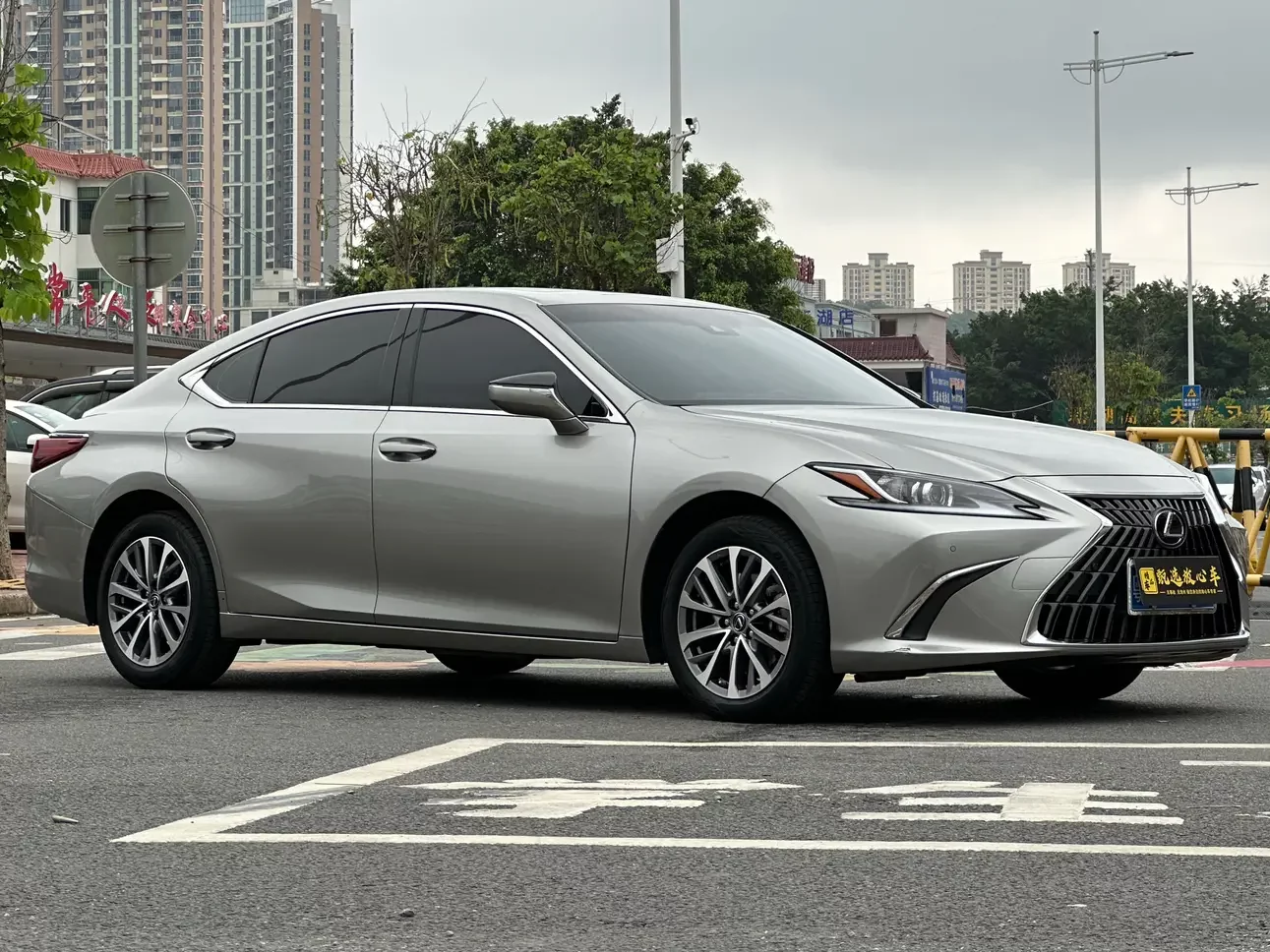 Lexus ES