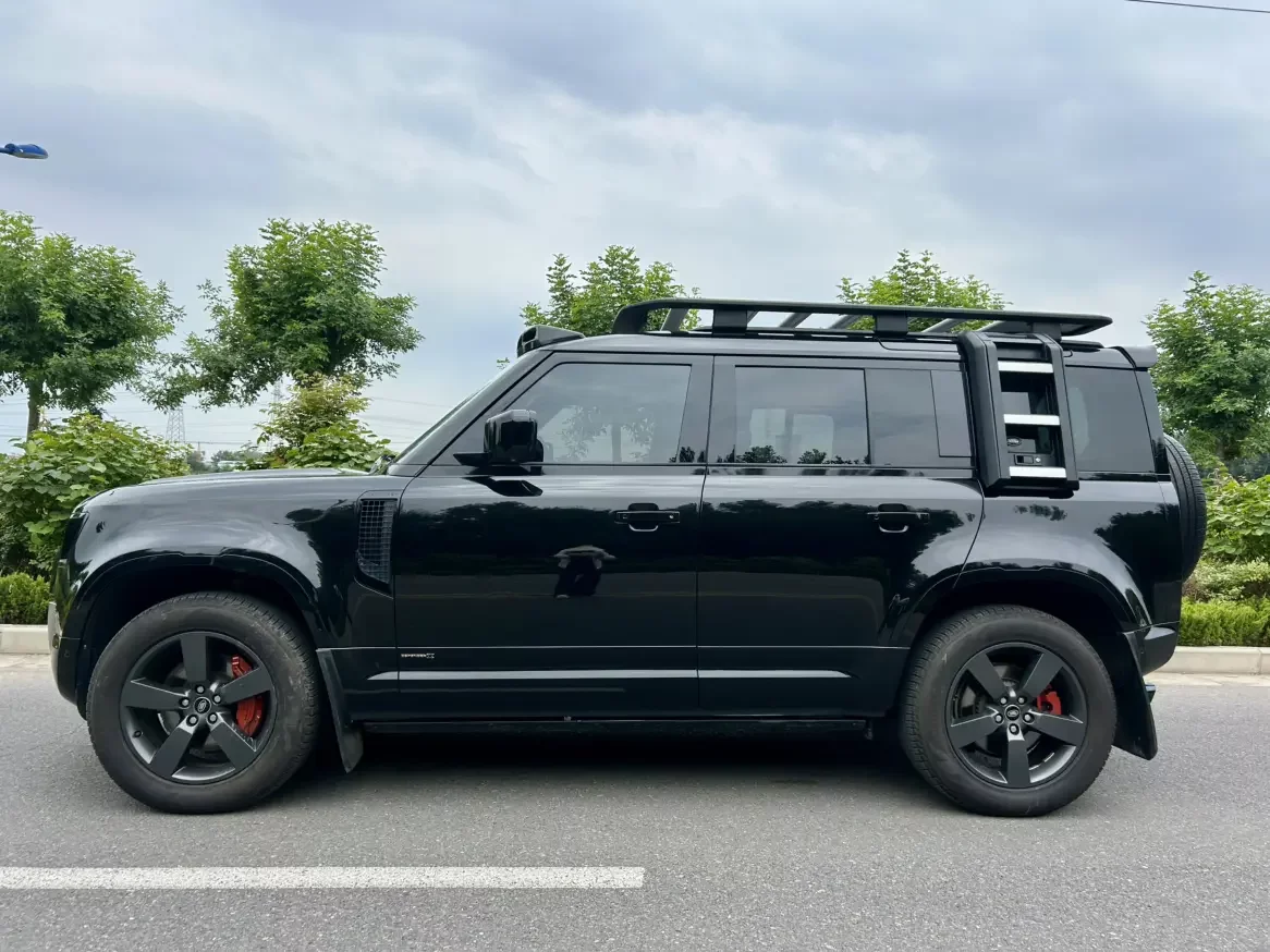 Land Rover guard