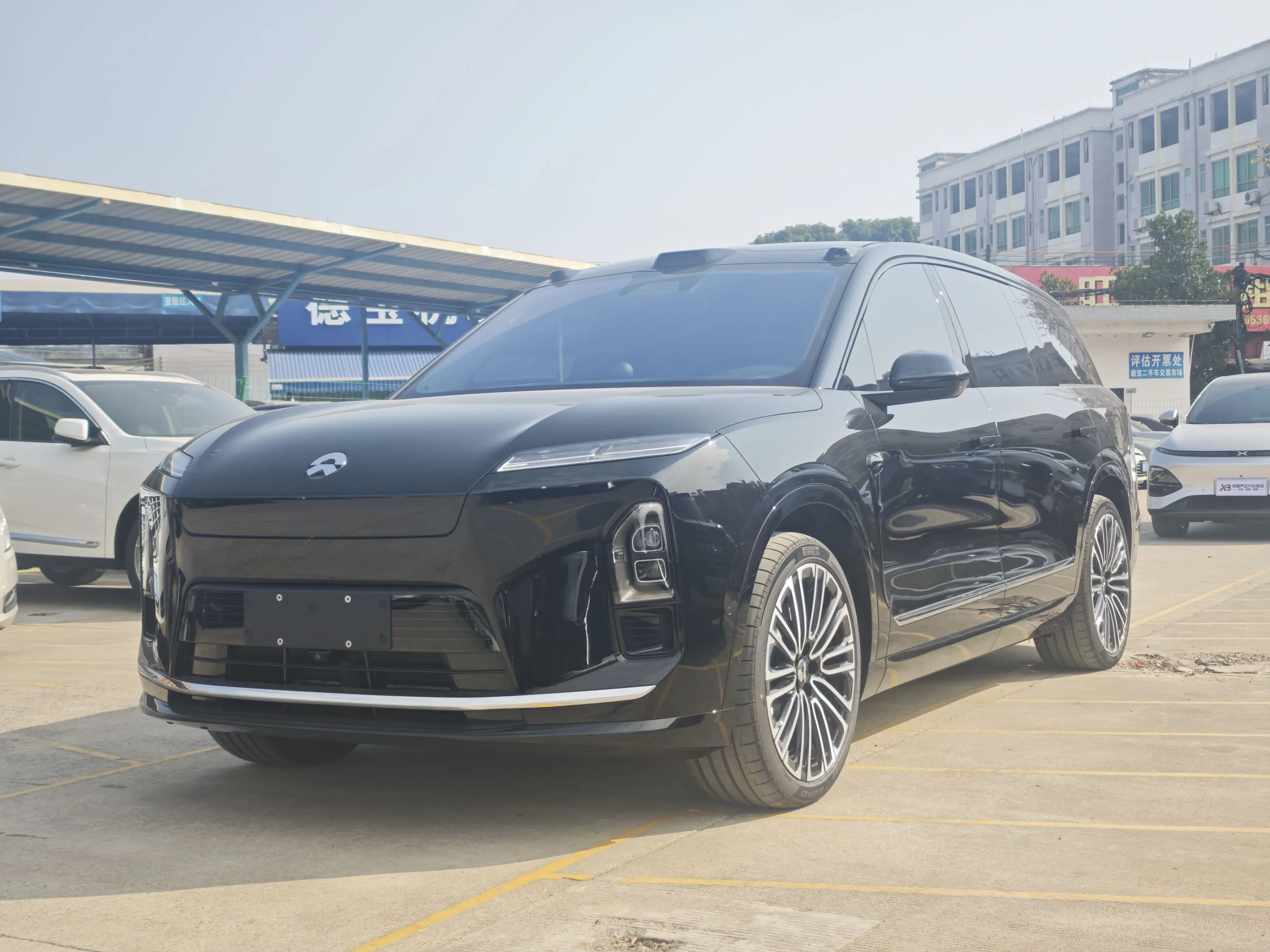 NIO ES8