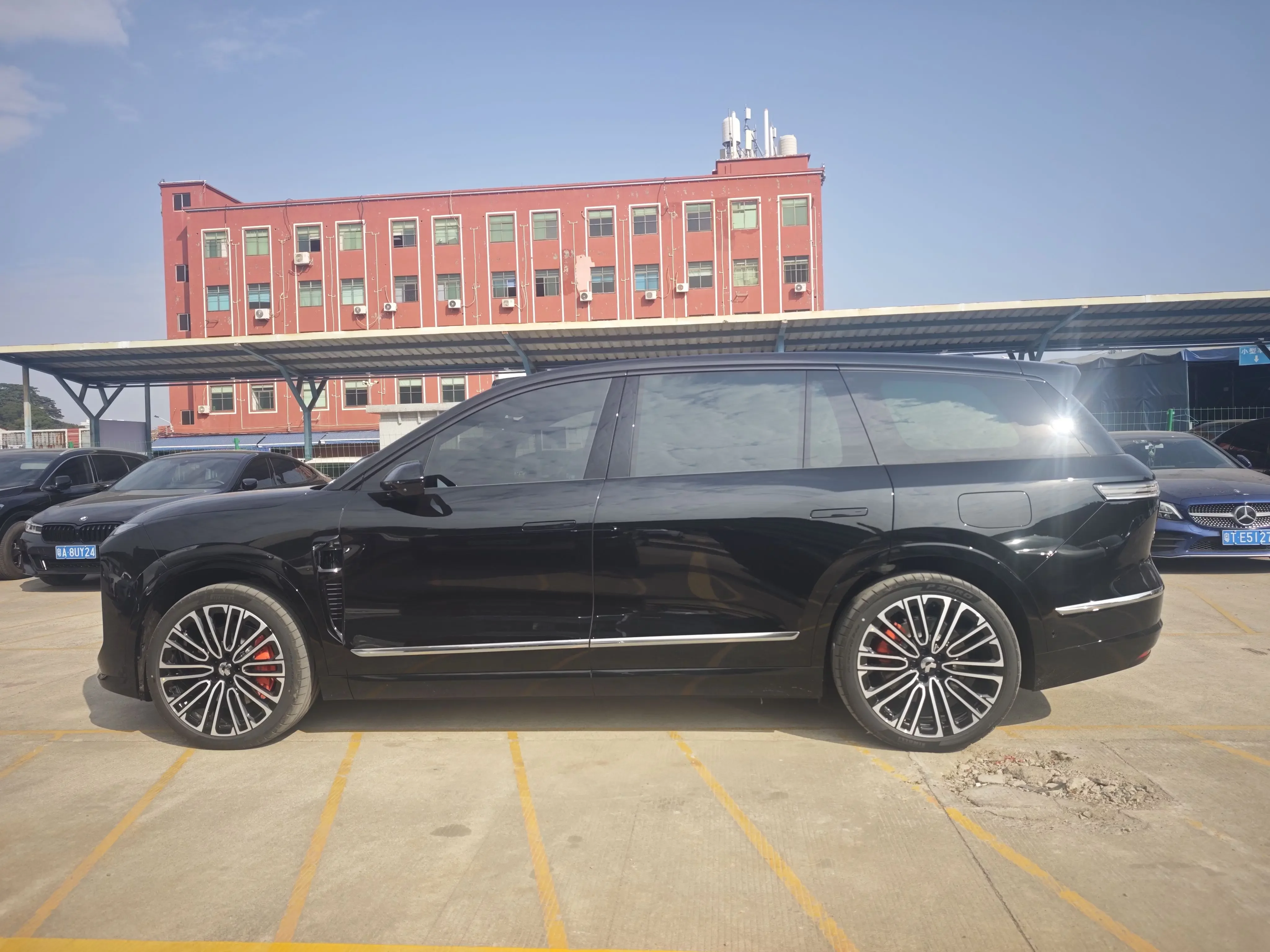 NIO ES8
