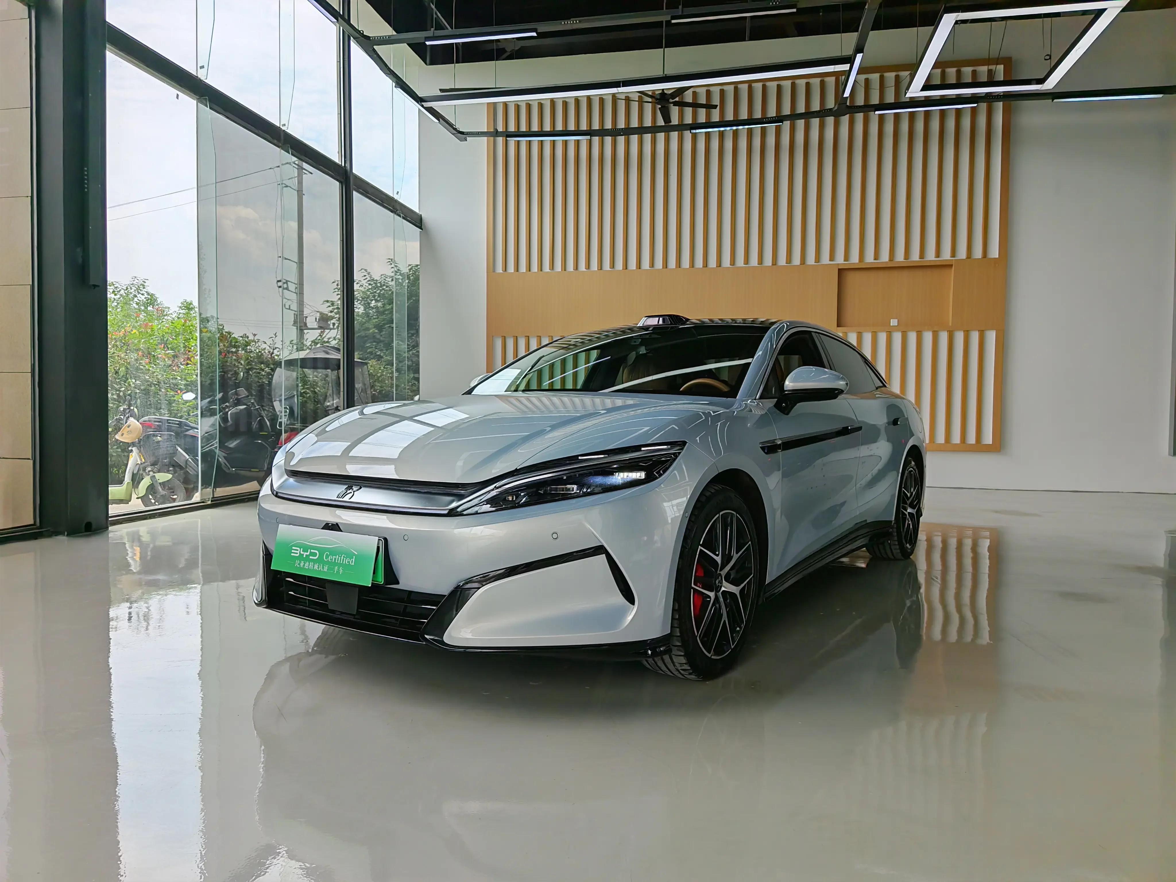 BYD Han L EV