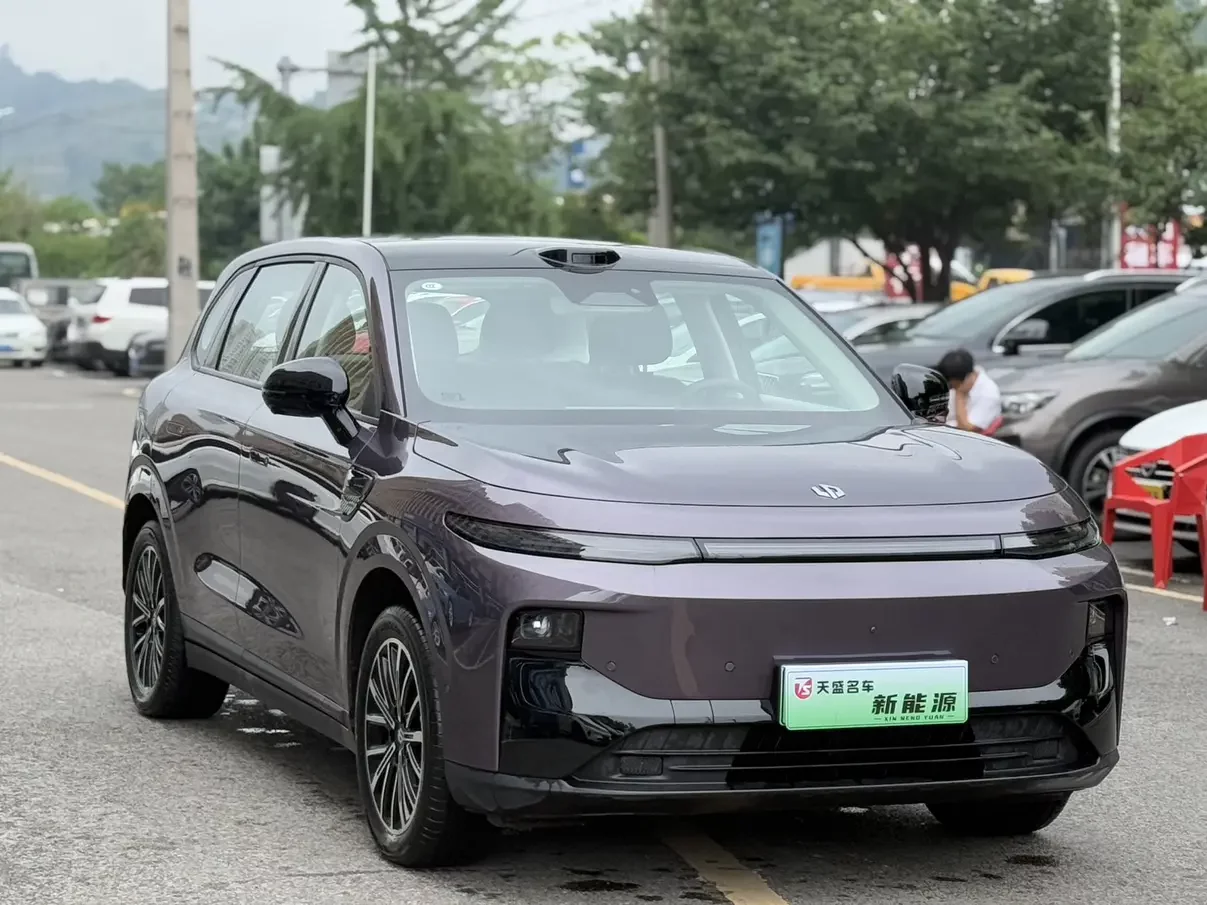 Leapmotor B10