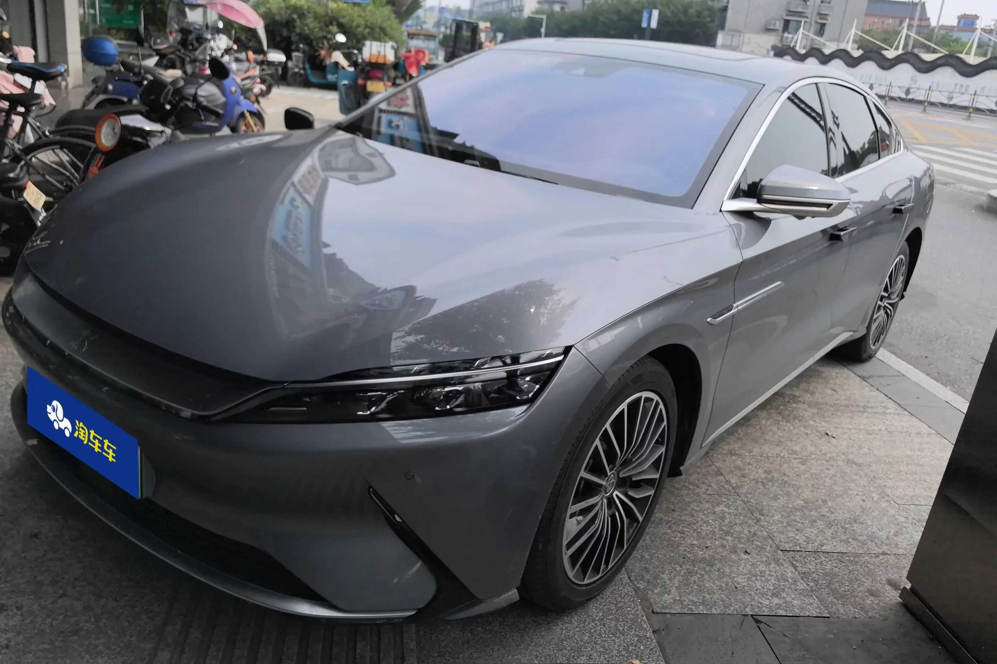 BYD Han EV  из Китая