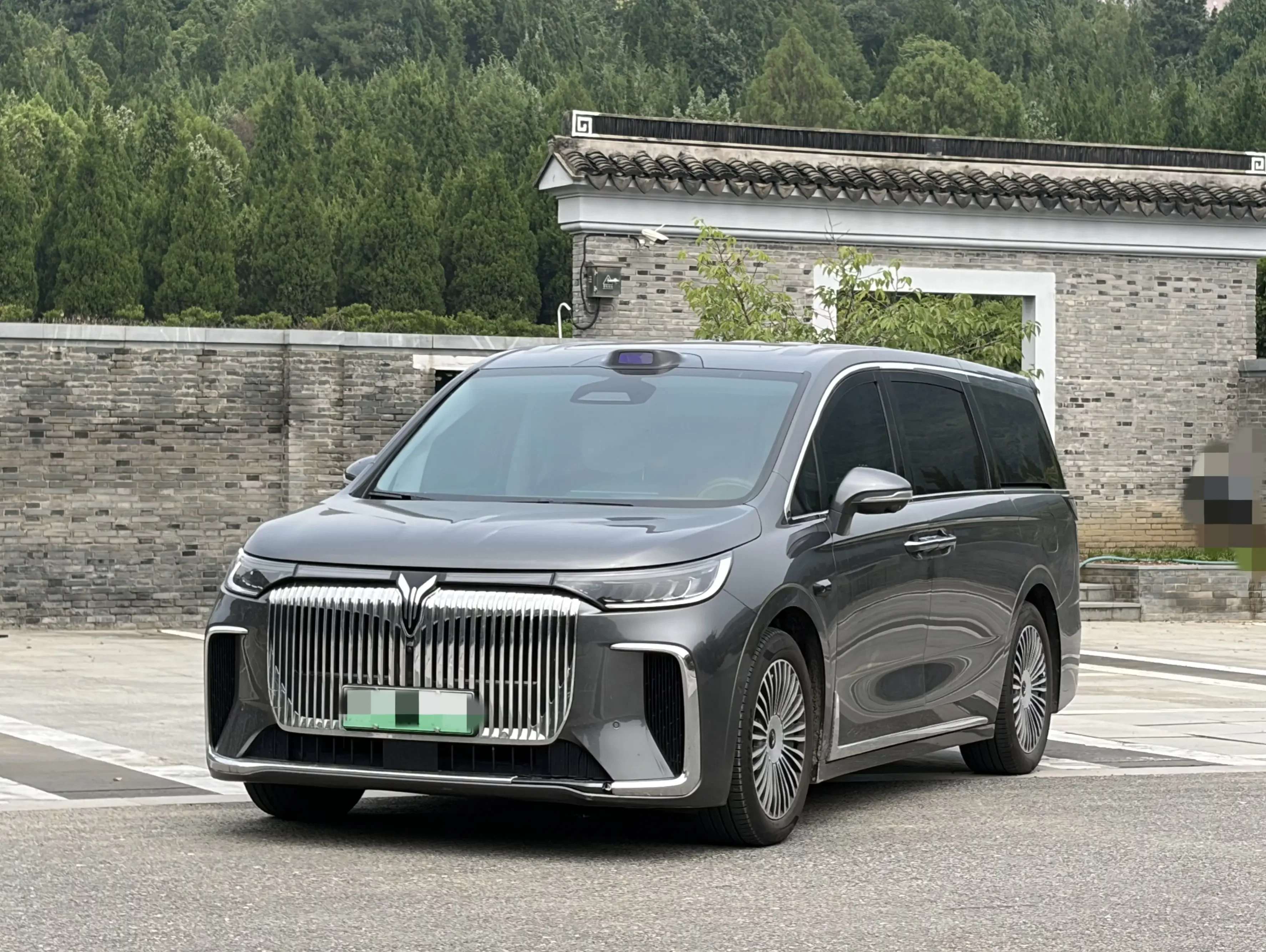 Voyah Lantu Dreamer PHEV  из Китая