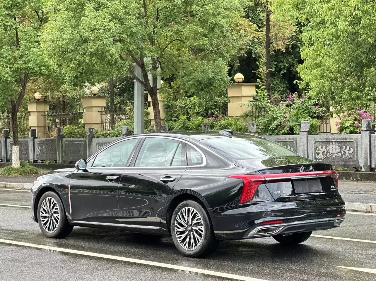 Hongqi H5