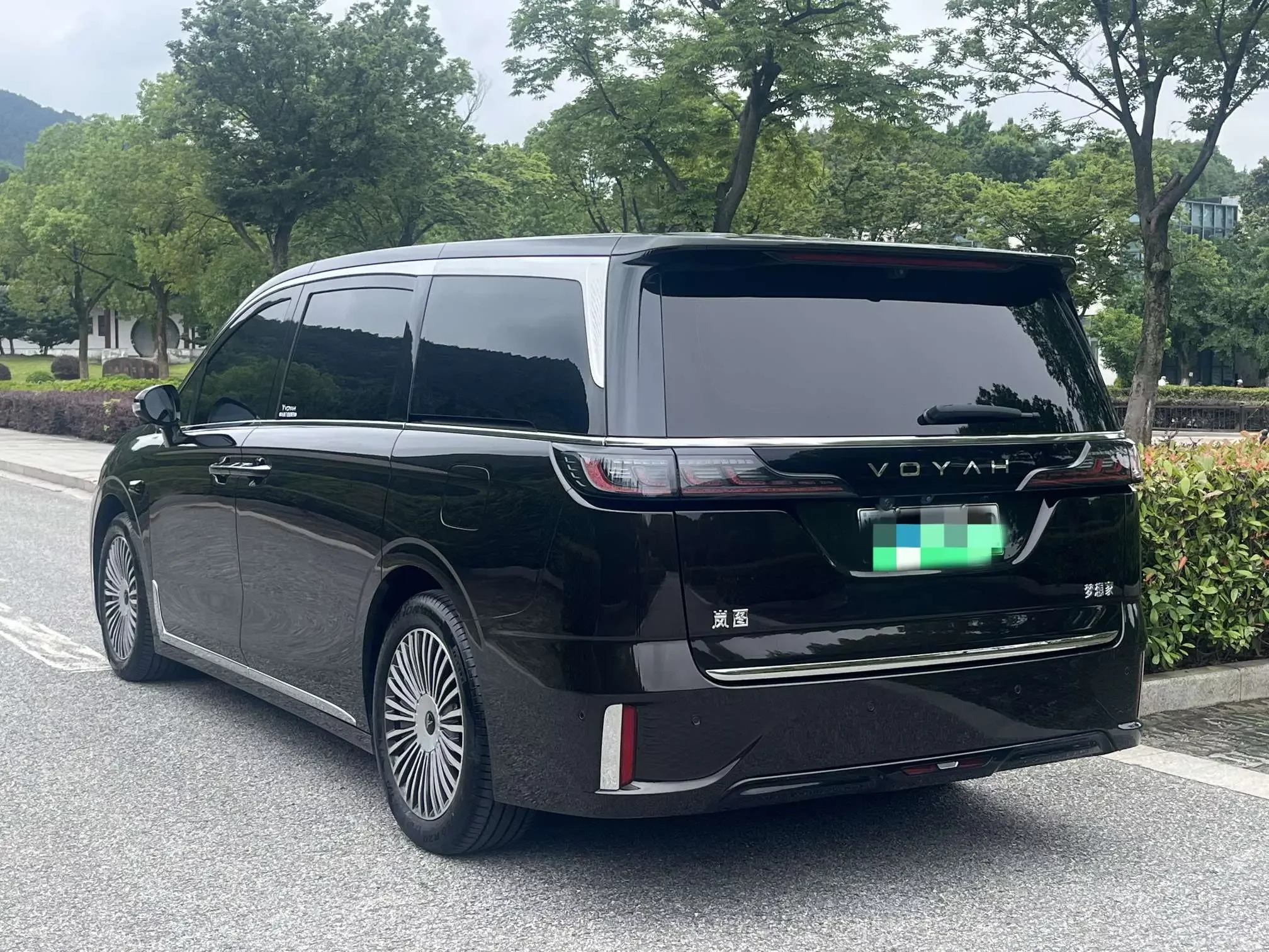 Voyah Lantu Dreamer PHEV  из Китая