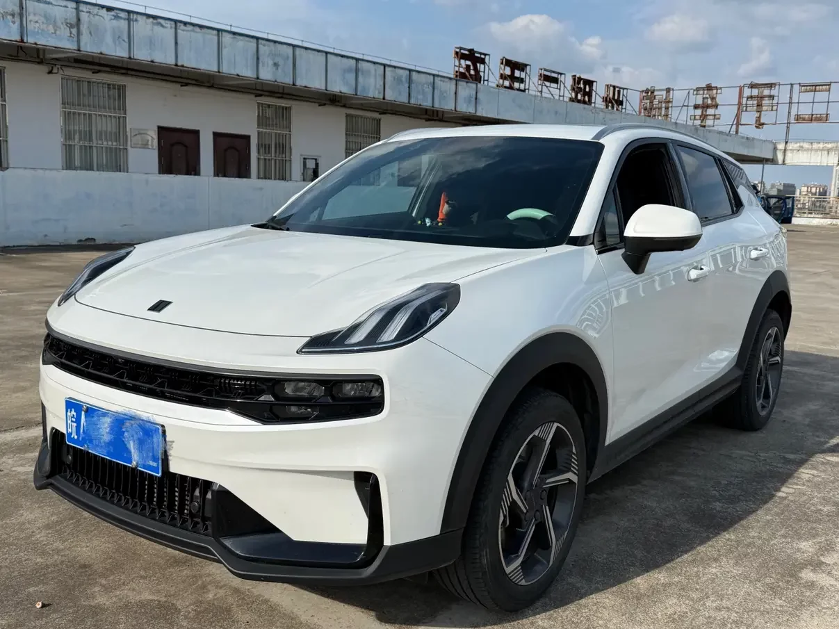 Lynk & Co 06