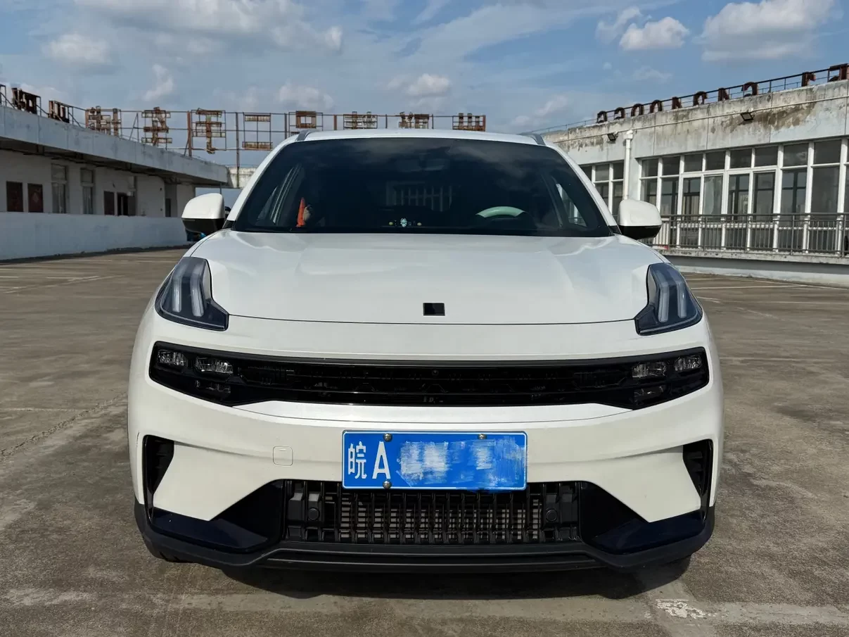 Lynk & Co 06