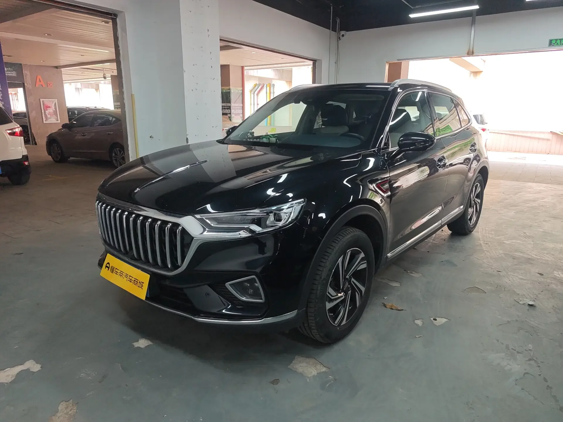 Hongqi HS5