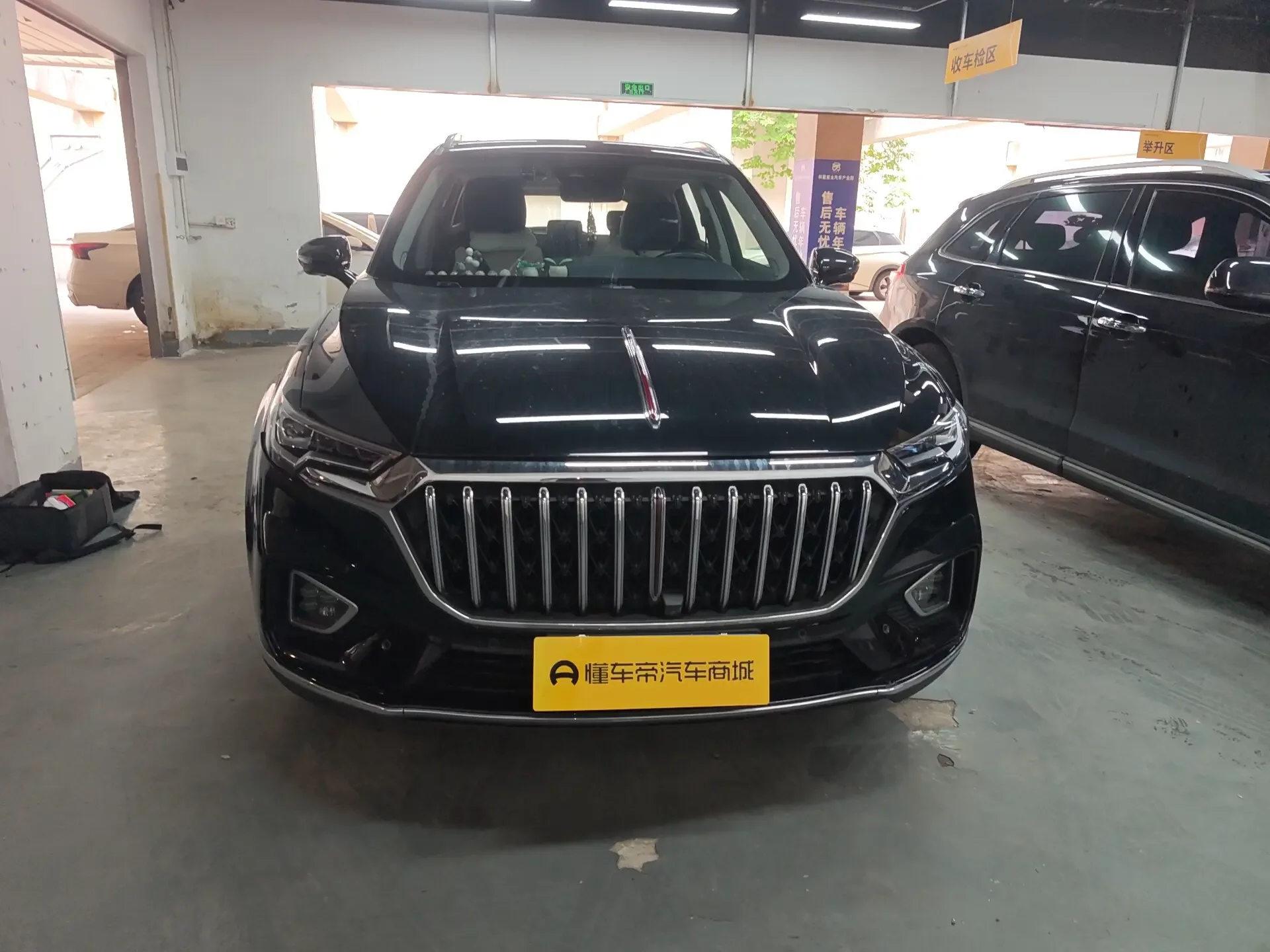 Hongqi HS5