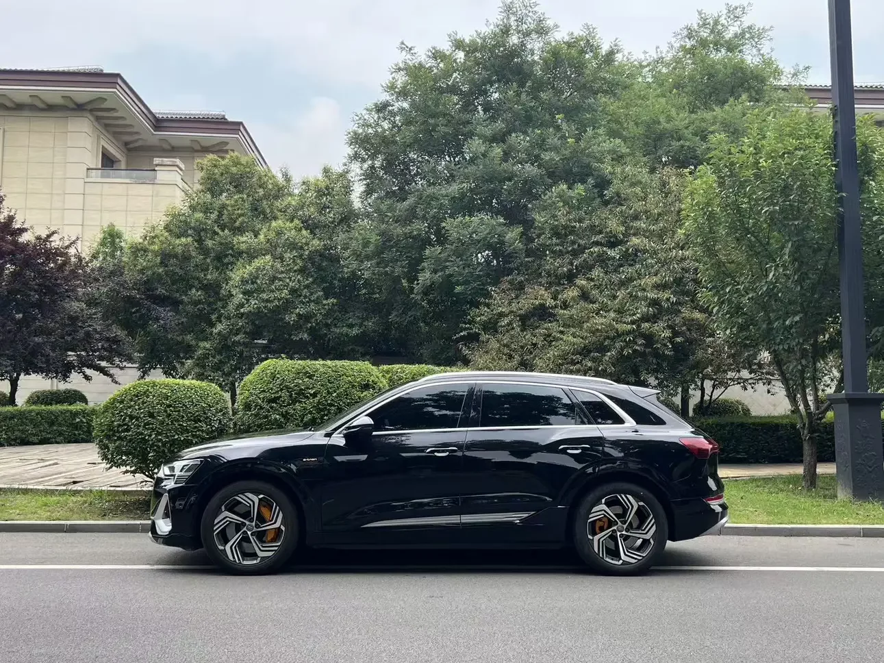 Audi e-tron