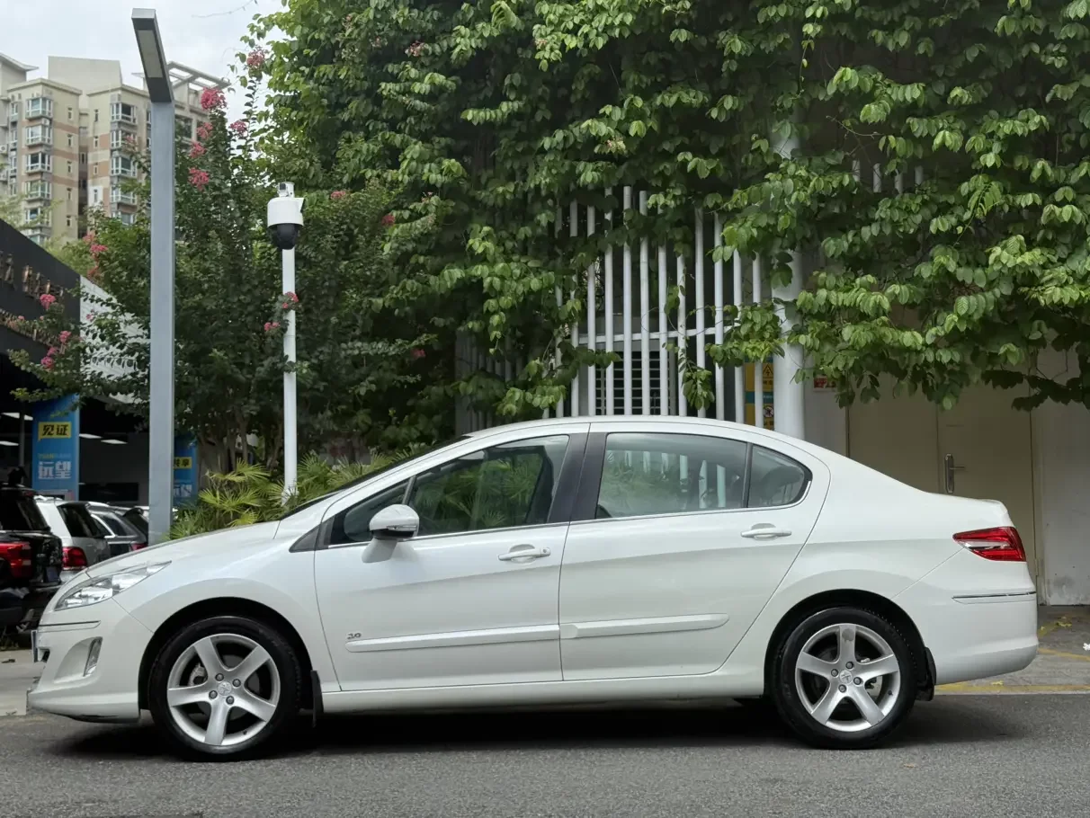Peugeot 408