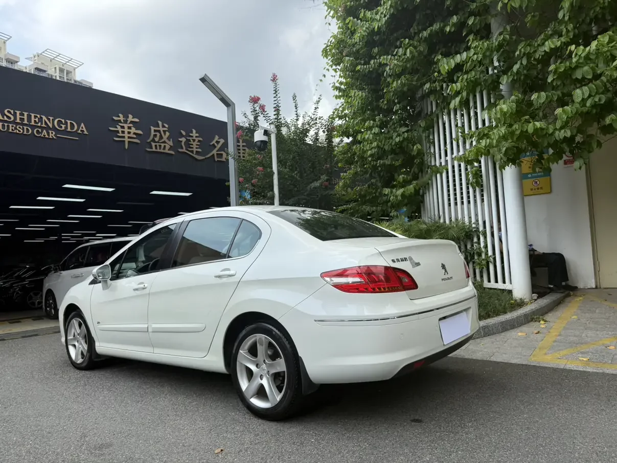 Peugeot 408