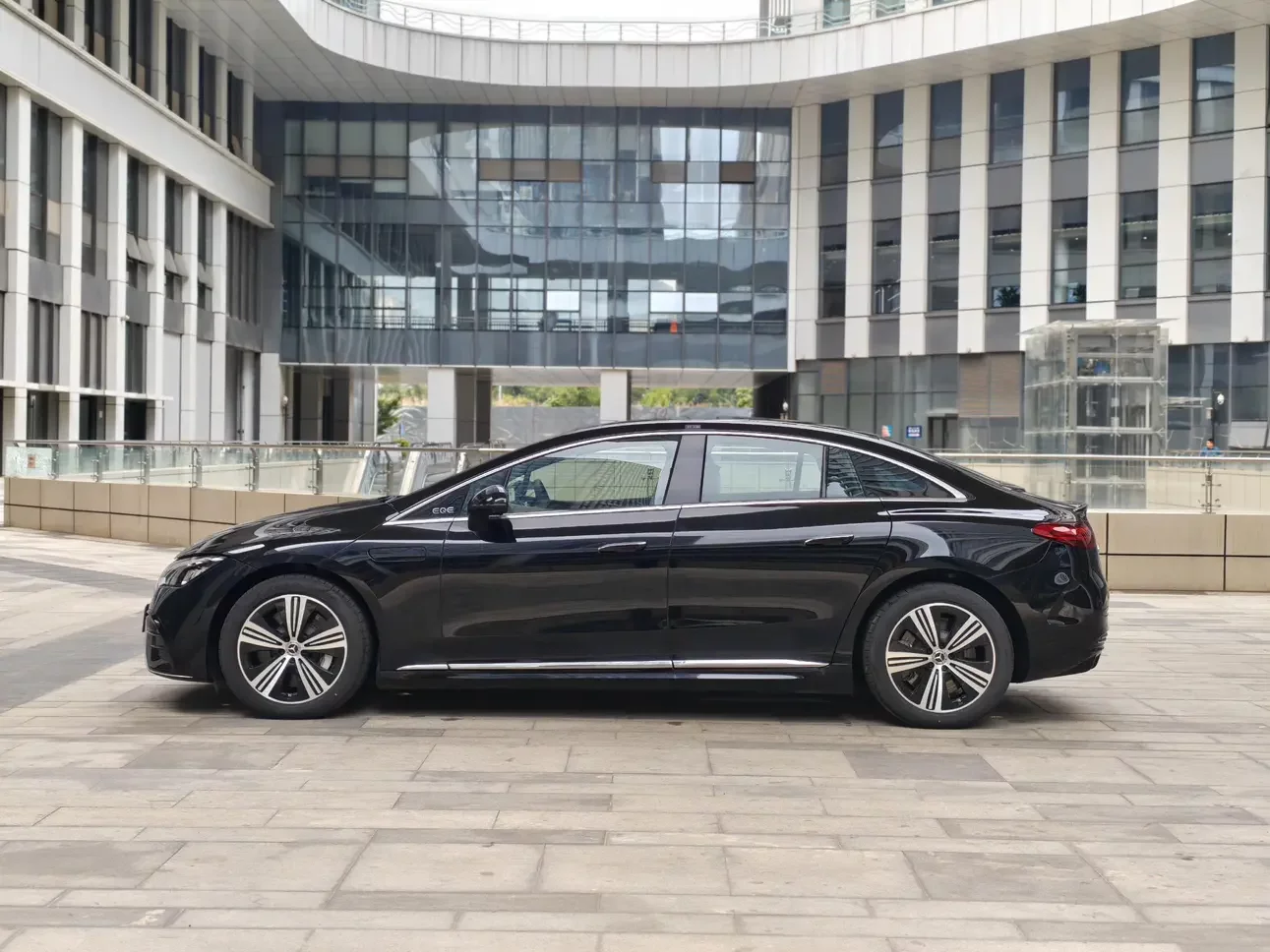 Mercedes-Benz EQE