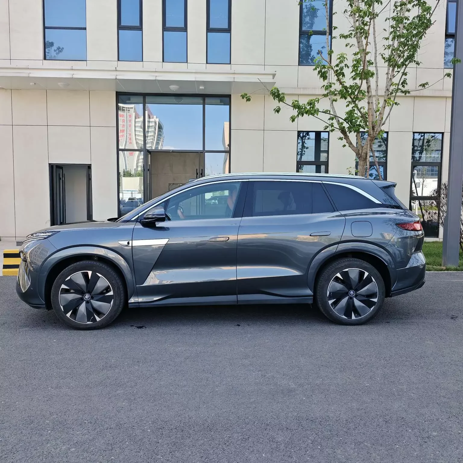 BYD Tang L EV