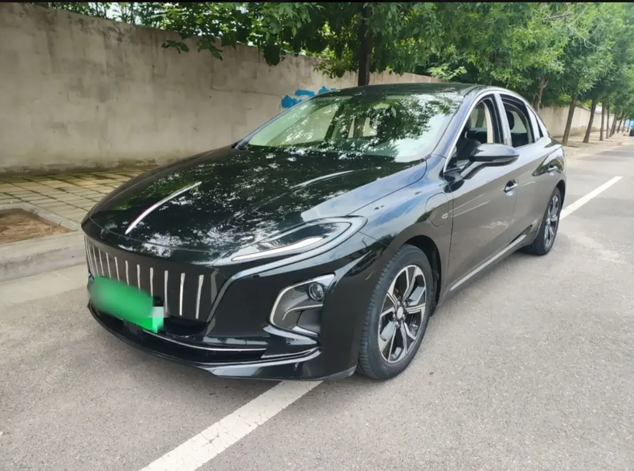 Hongqi E-QM5