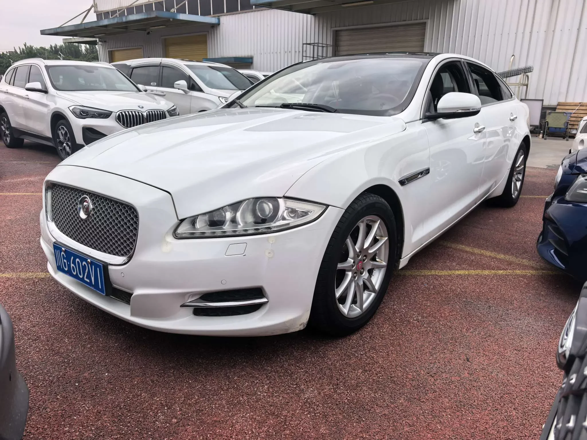 Jaguar XJ