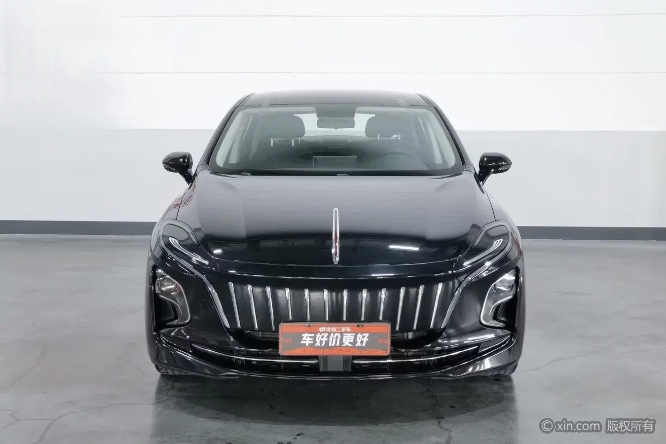 Hongqi E-QM5