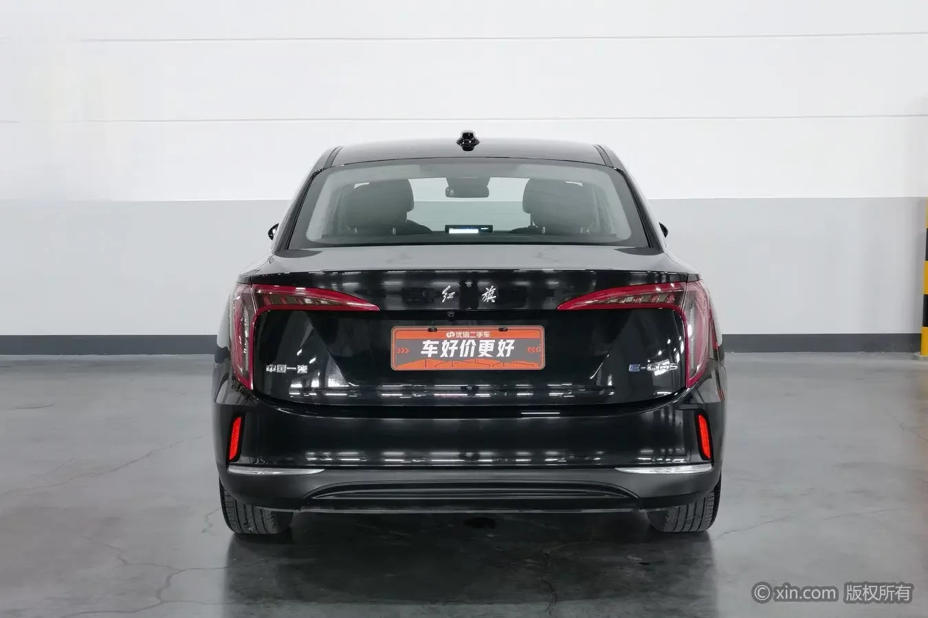 Hongqi E-QM5