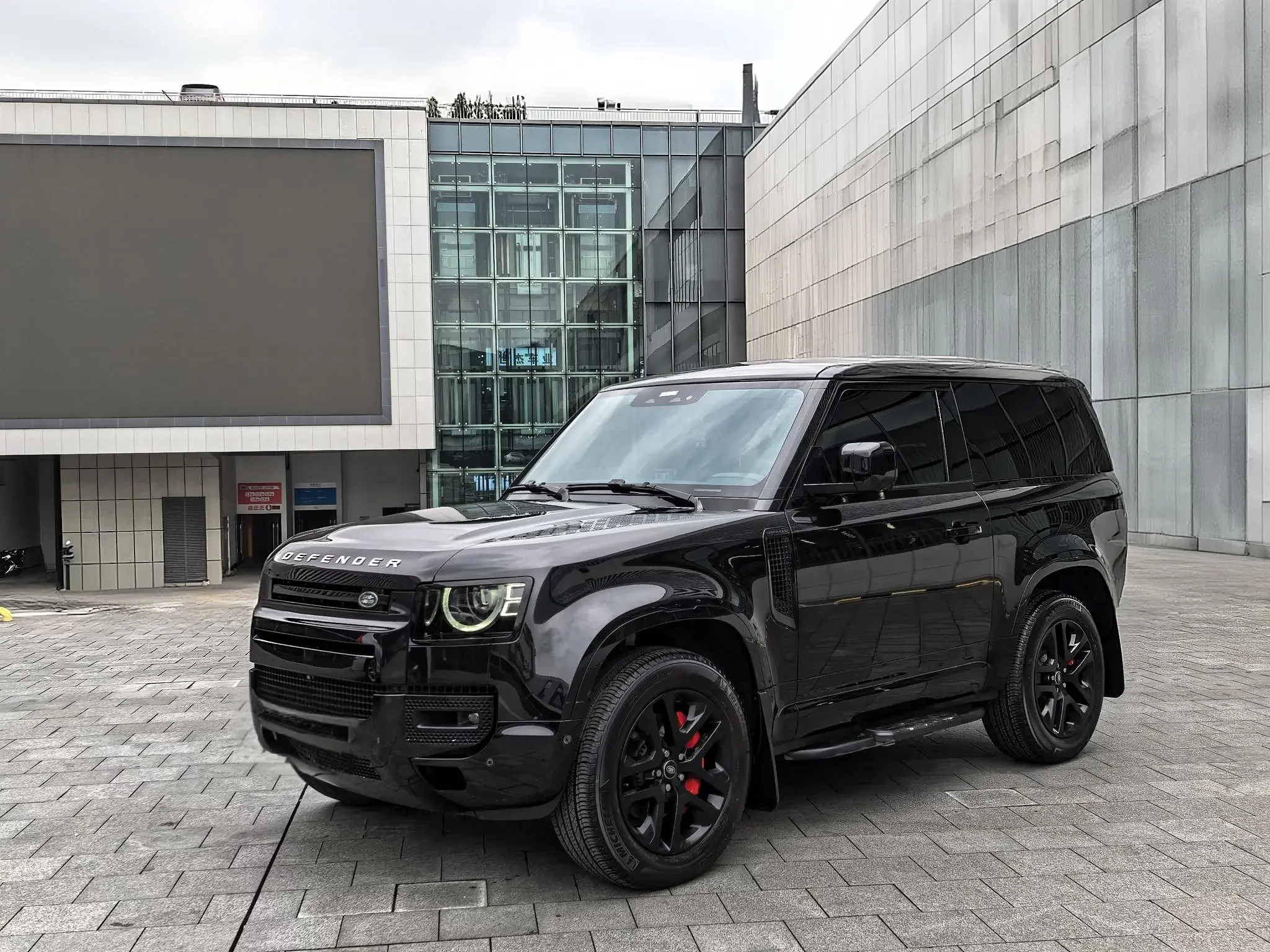 Land Rover guard