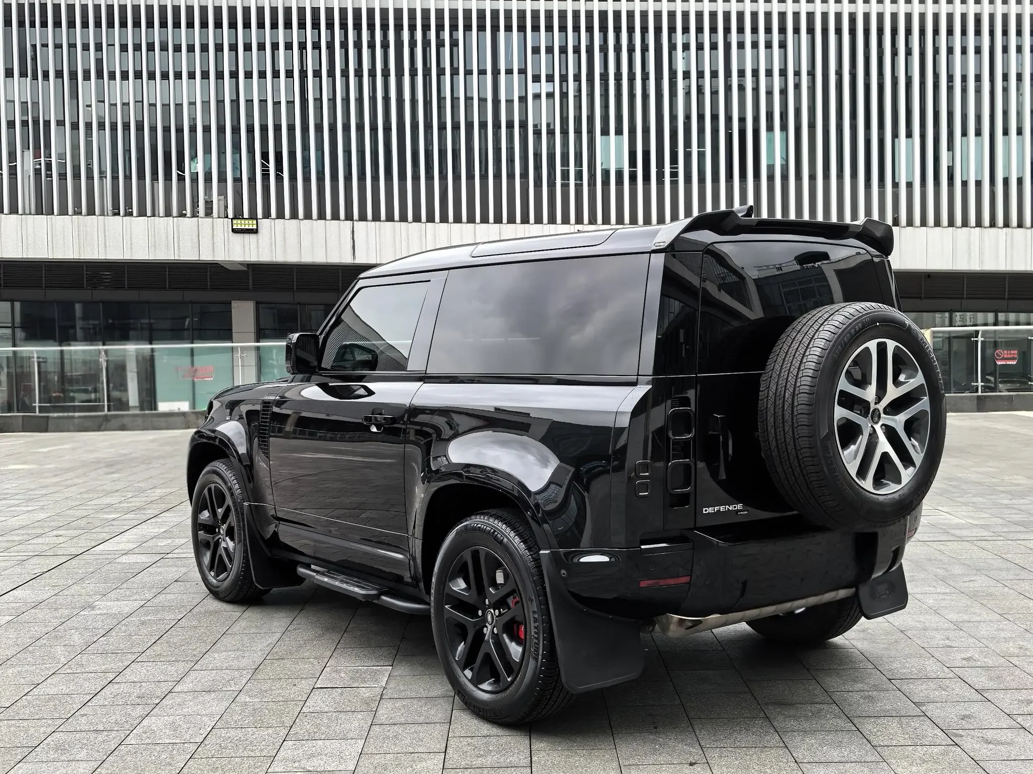 Land Rover guard