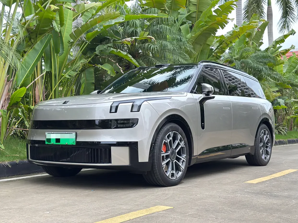 Lynk & Co 900