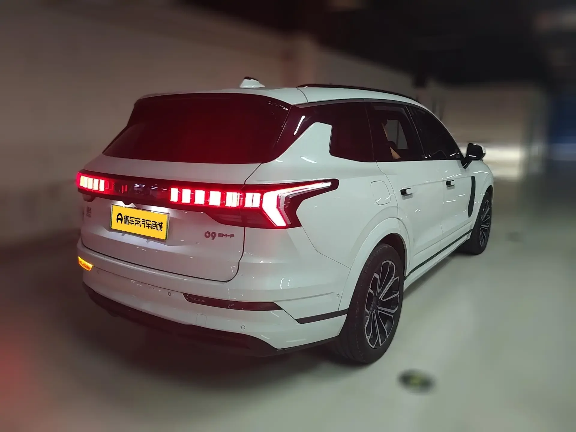 Lynk & Co 09 EM-P