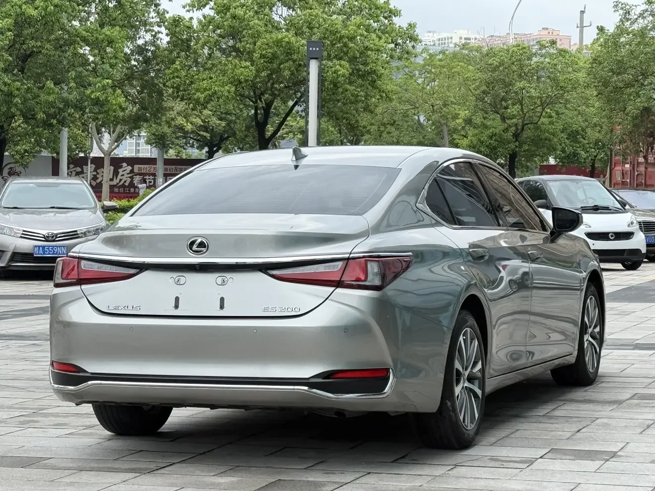 Lexus ES