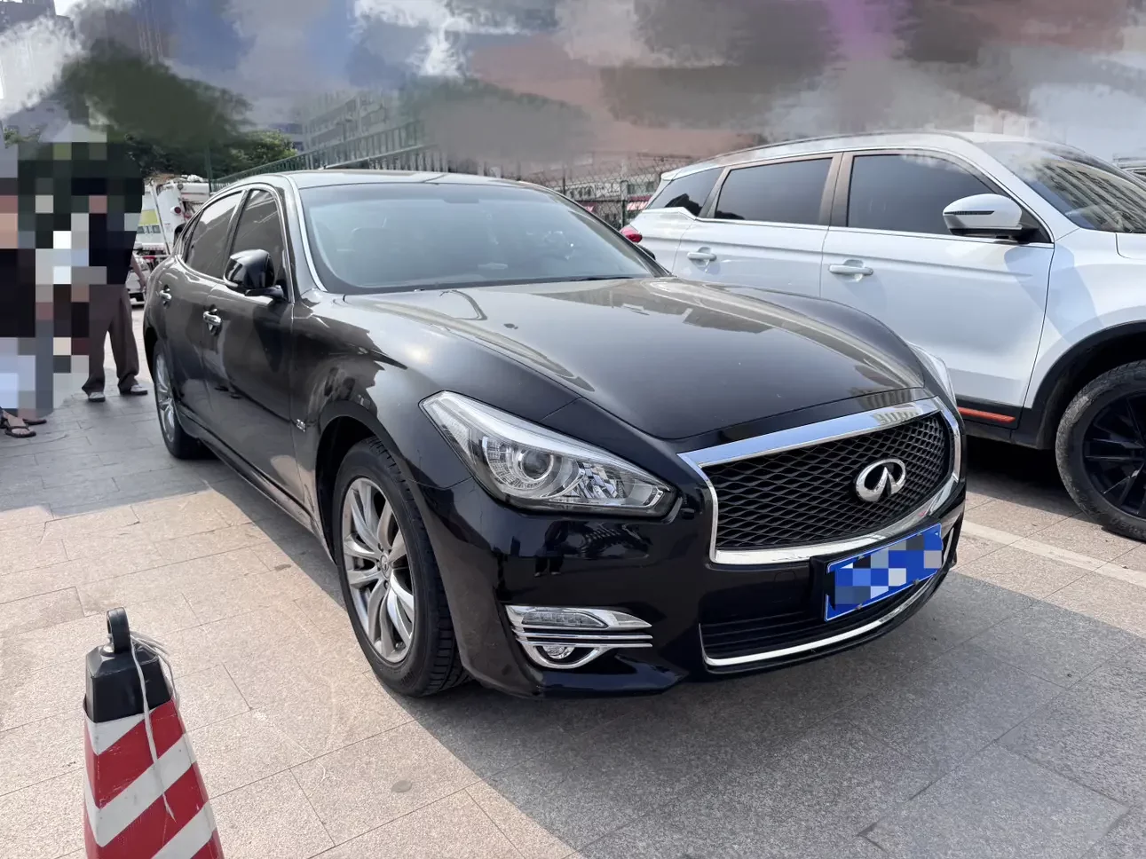 Infiniti Q70