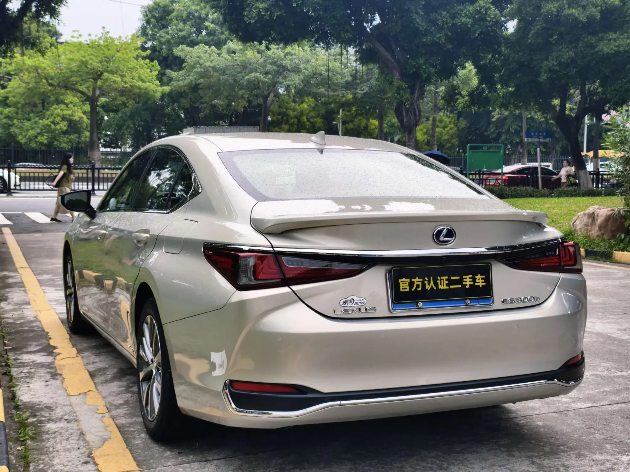 Lexus ES