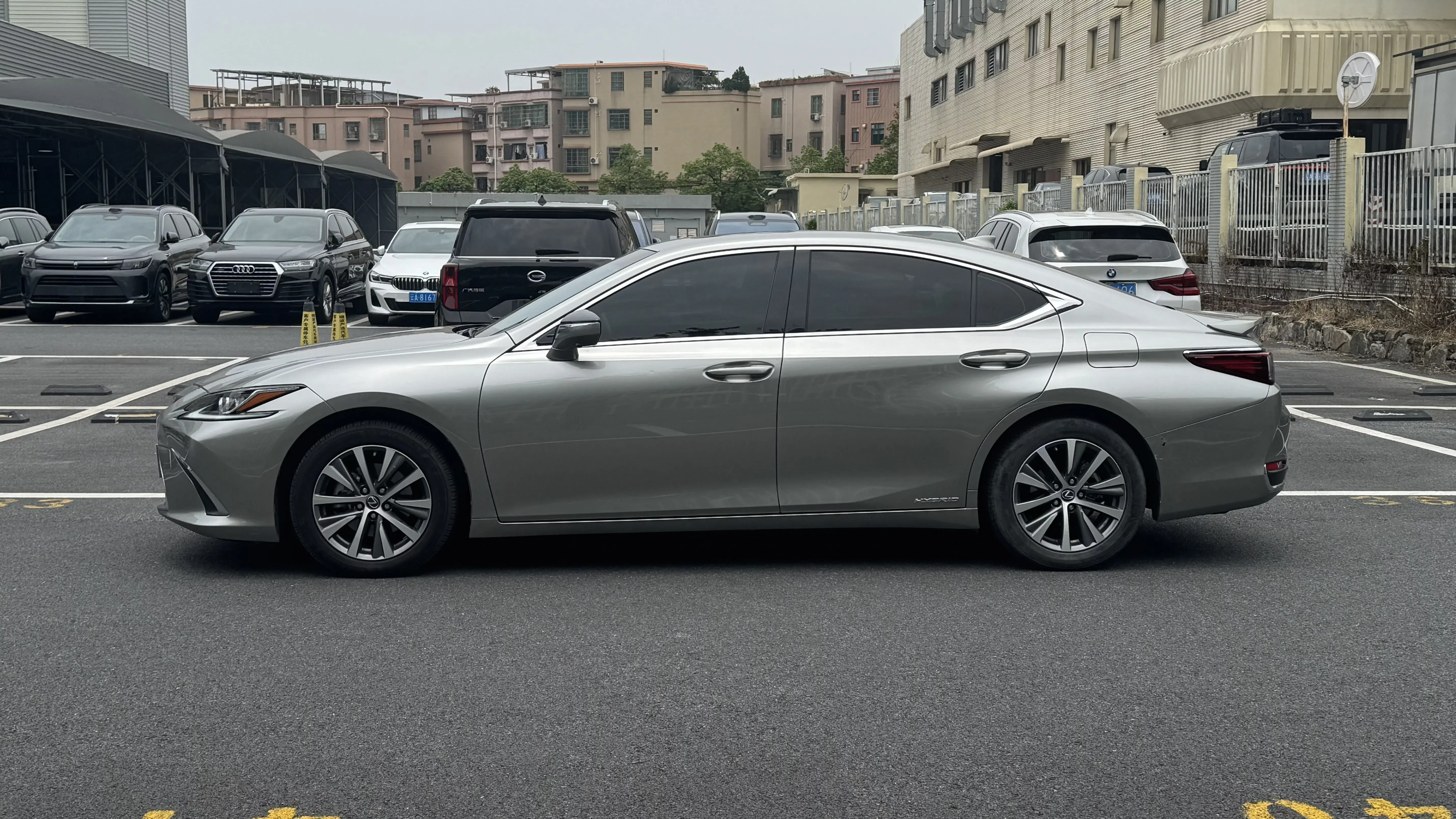 Lexus ES