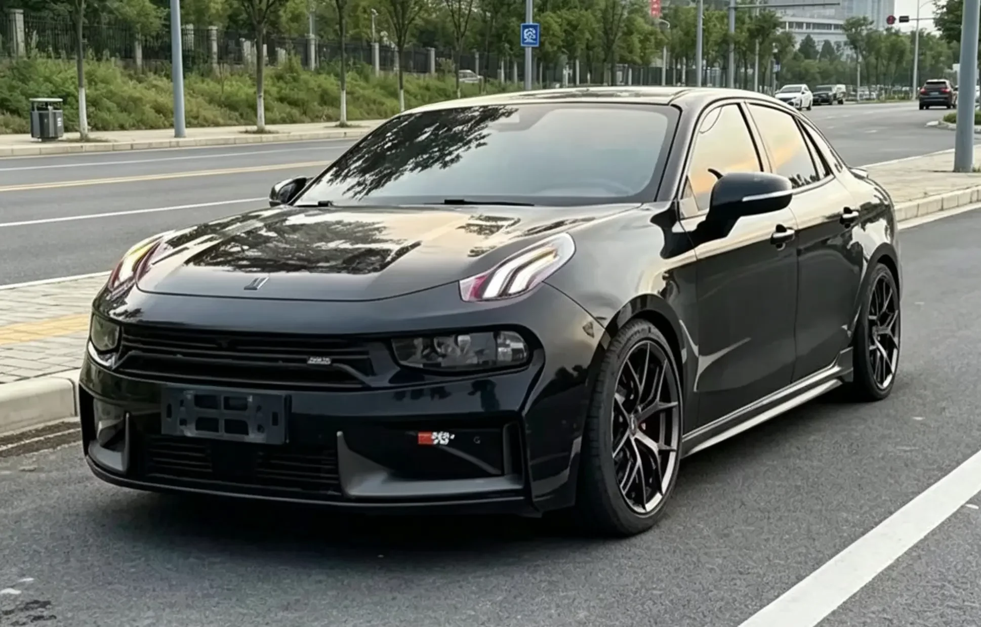 Lynk & Co 03