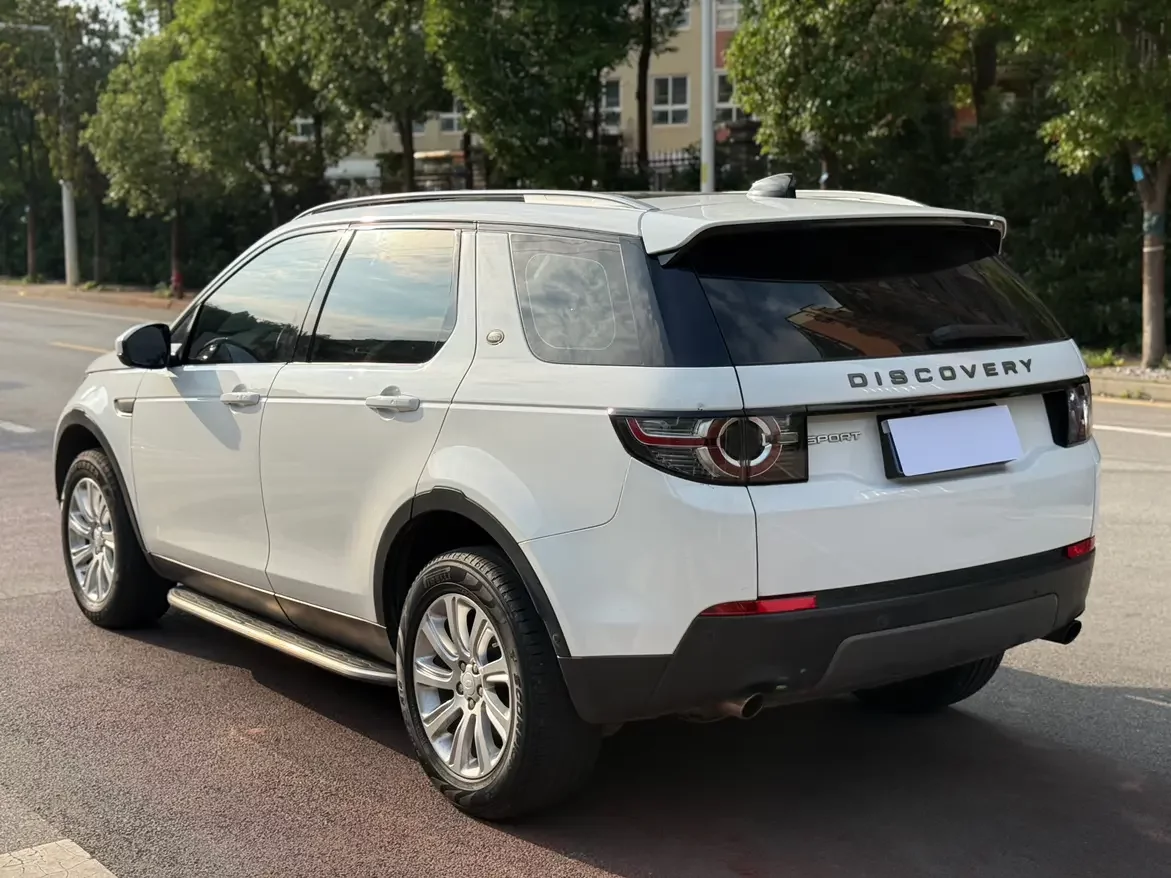 Land Rover Discover the magic