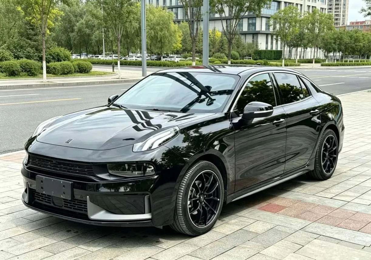 Lynk & Co 03