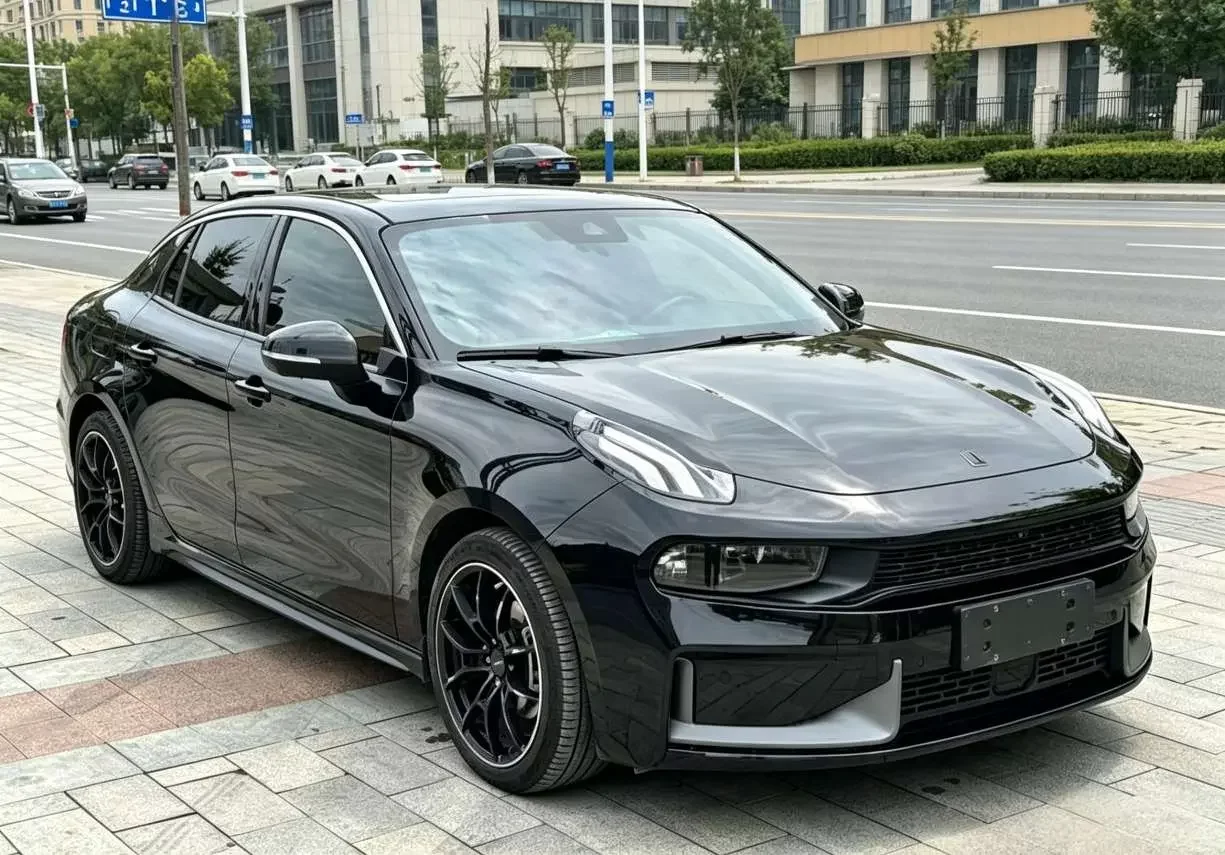 Lynk & Co 03
